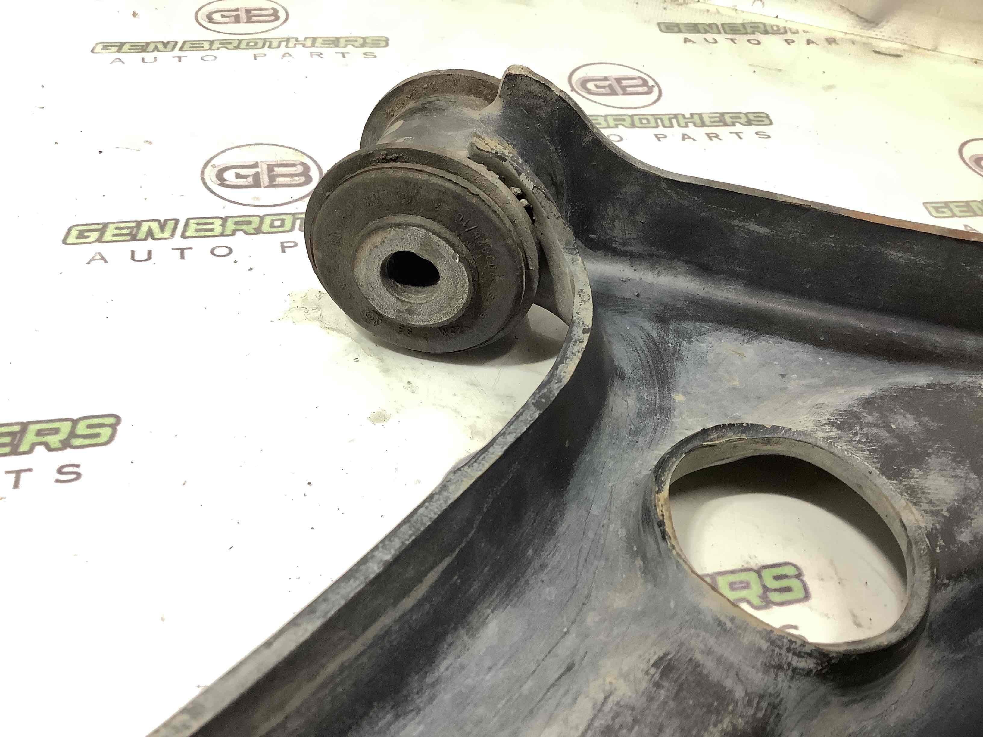 Важіль передній лівий