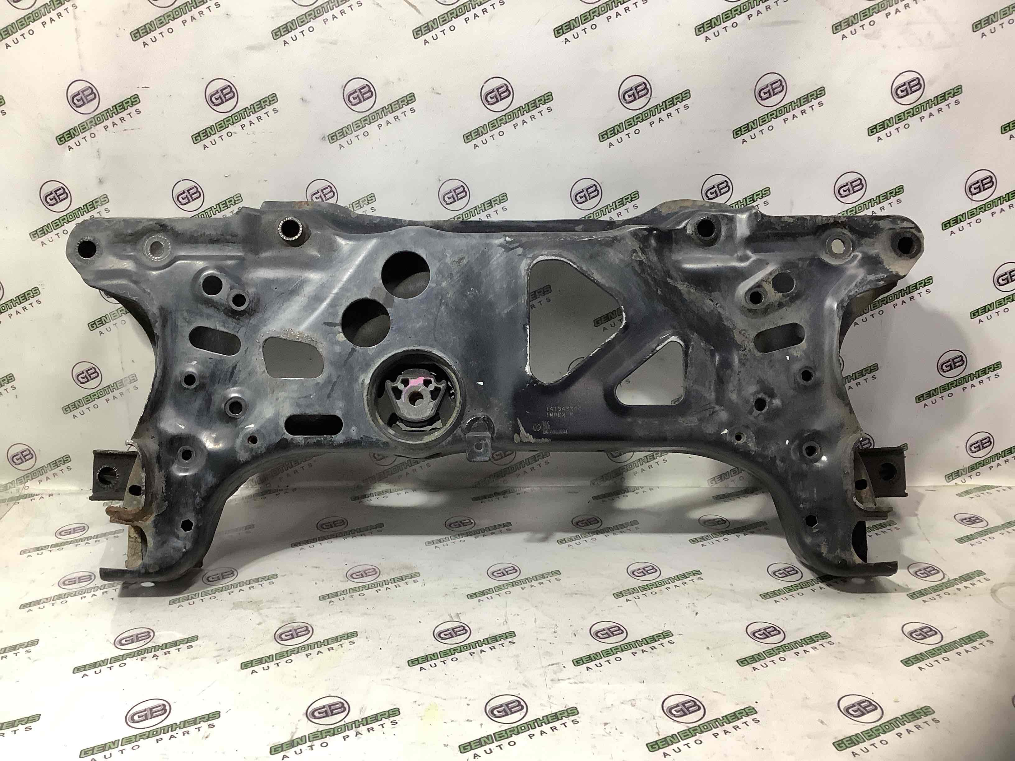 Кронштейн переднього підрамника