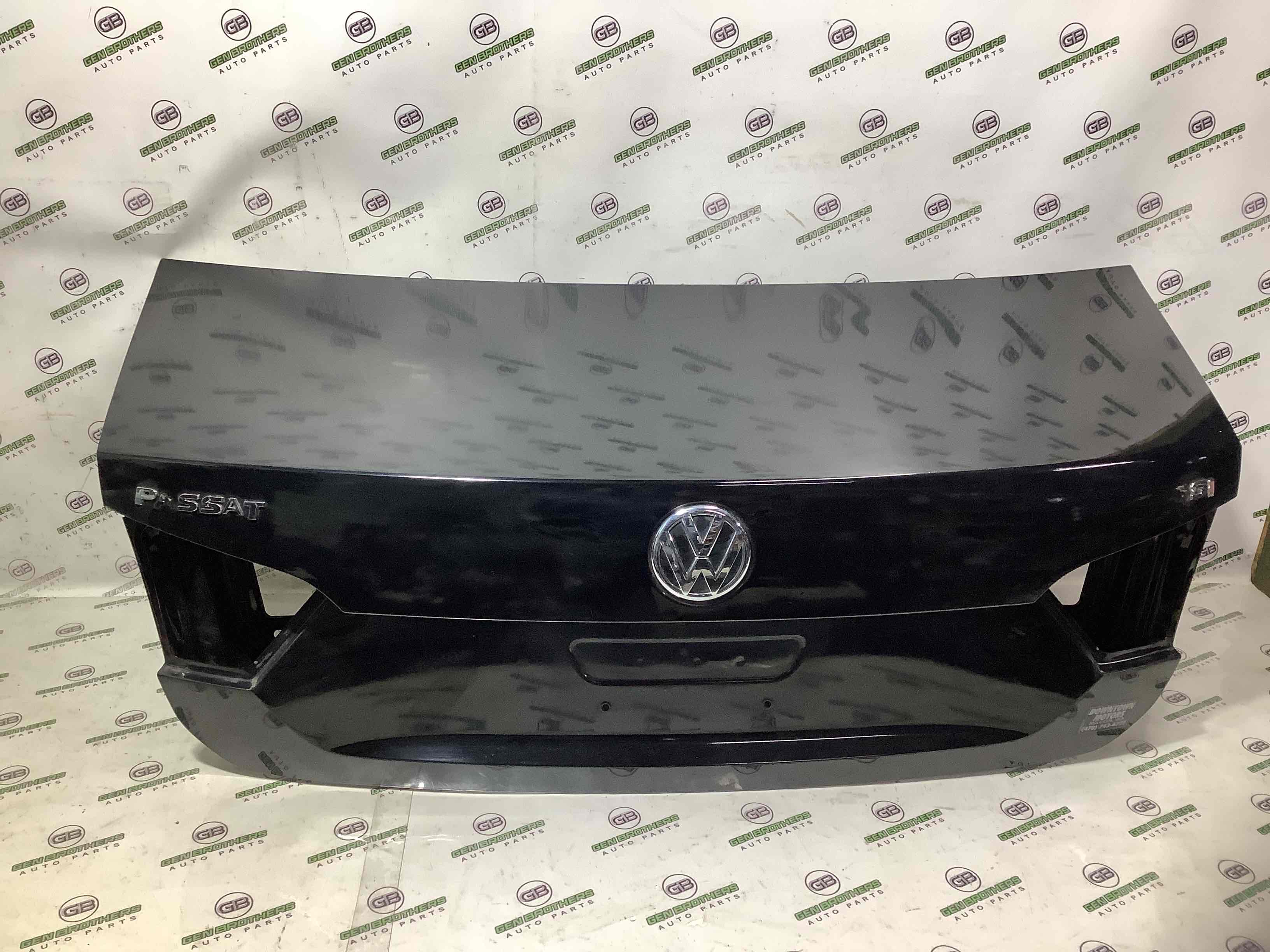 Кришка багажника, двері багажника