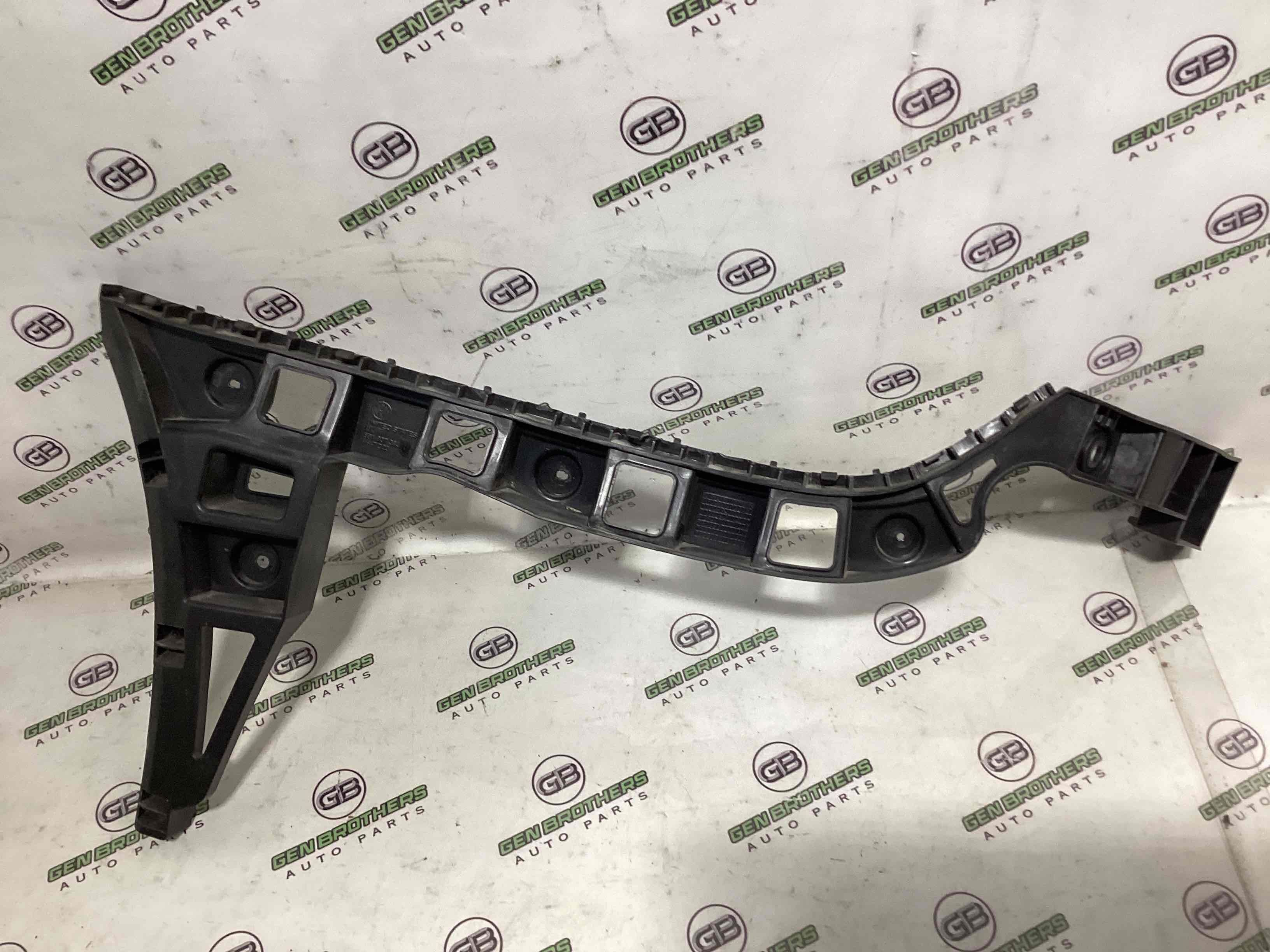 Кріплення заднього бампера ліве