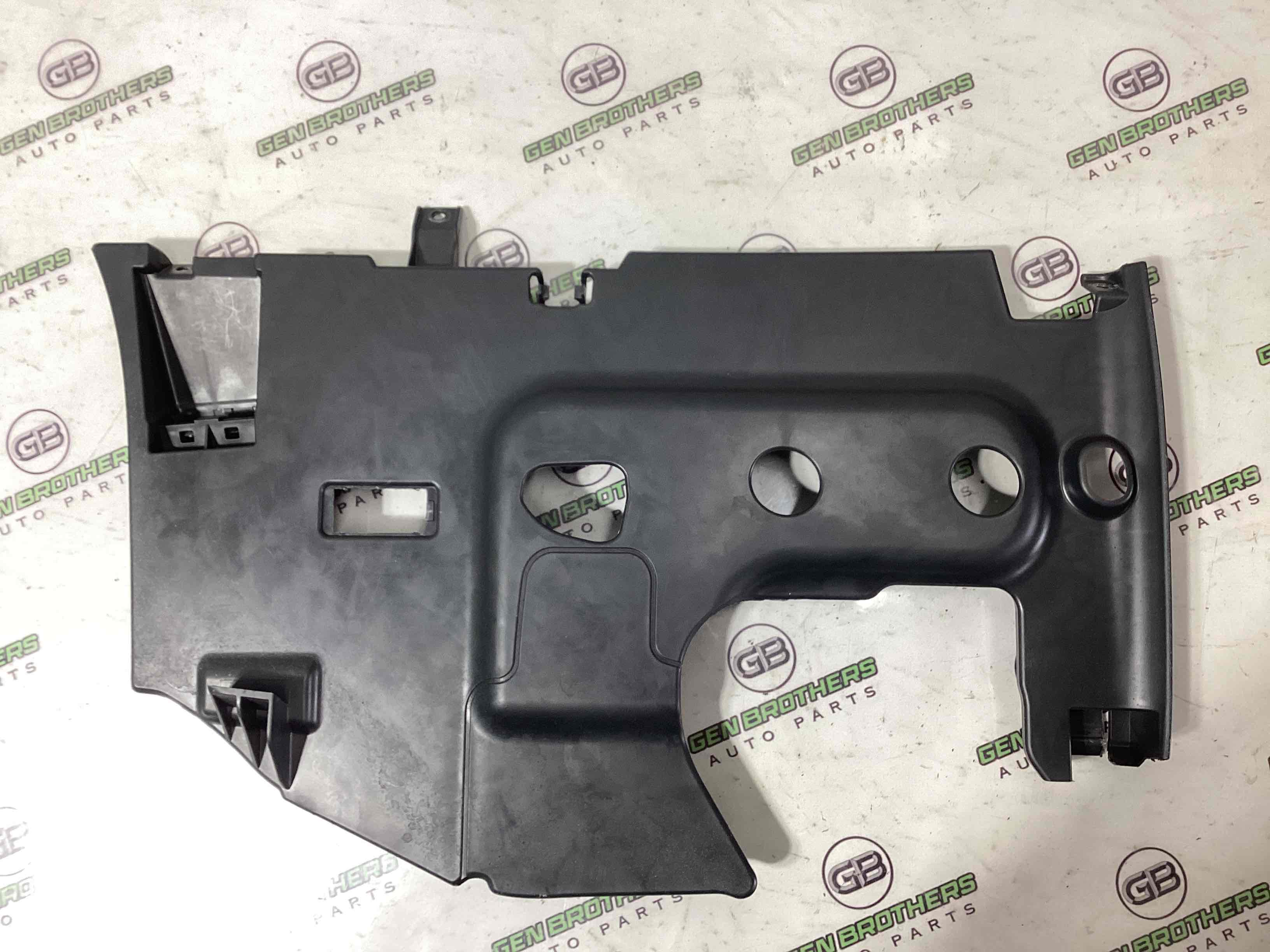 Обшивка панелі приладів торпедо