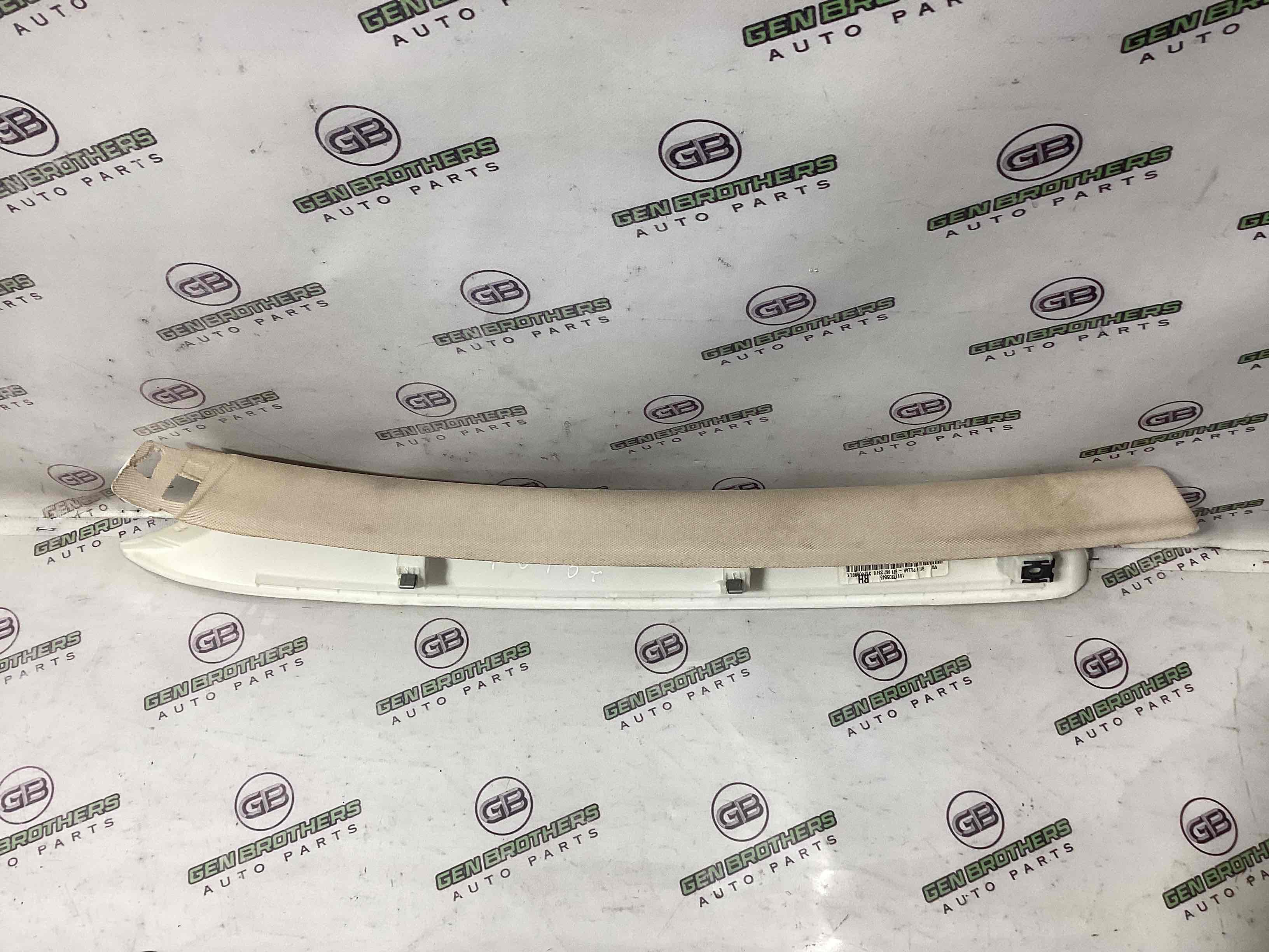 Обшивка передньої стійки права