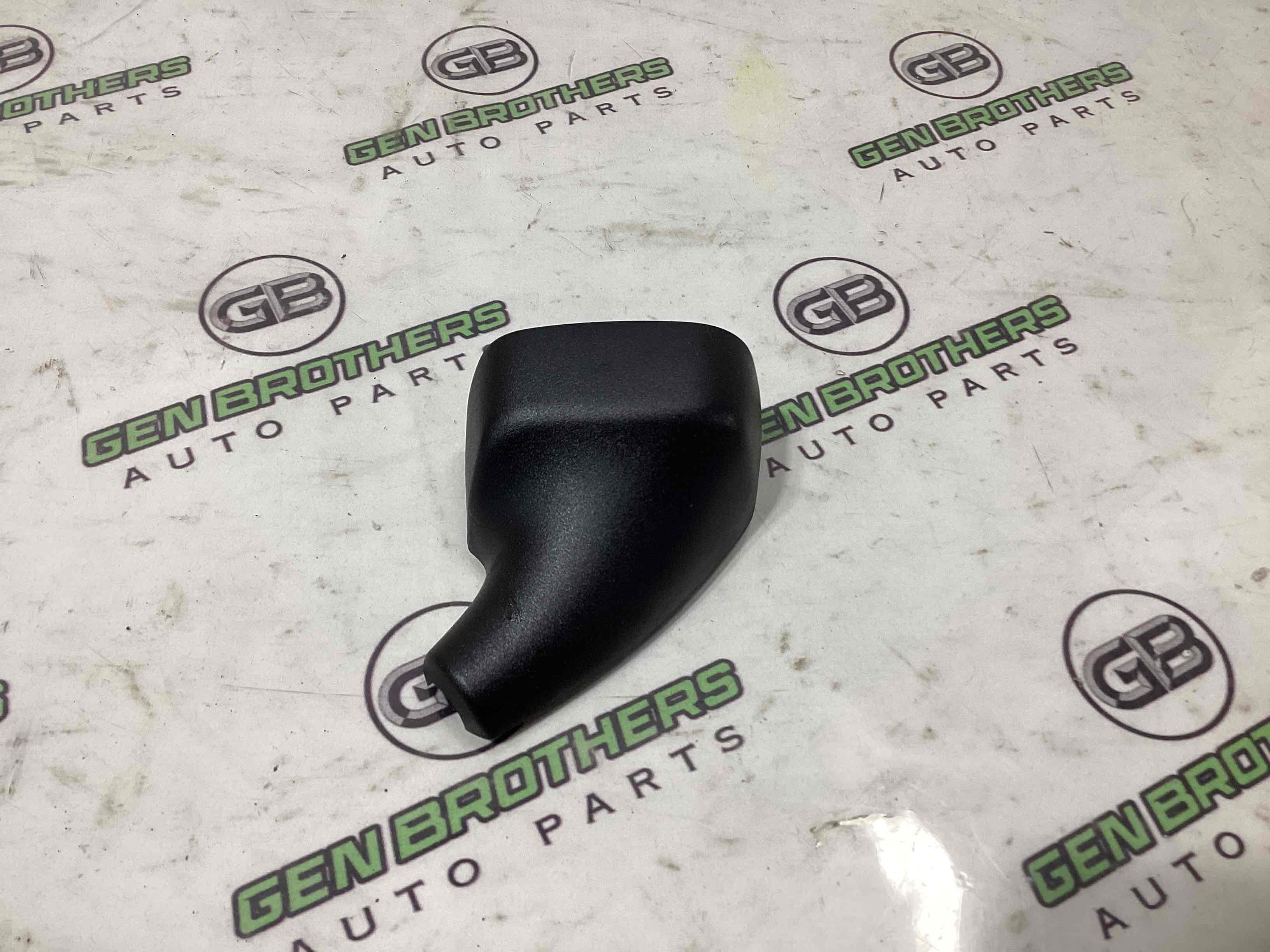 Пластикові елементи салону