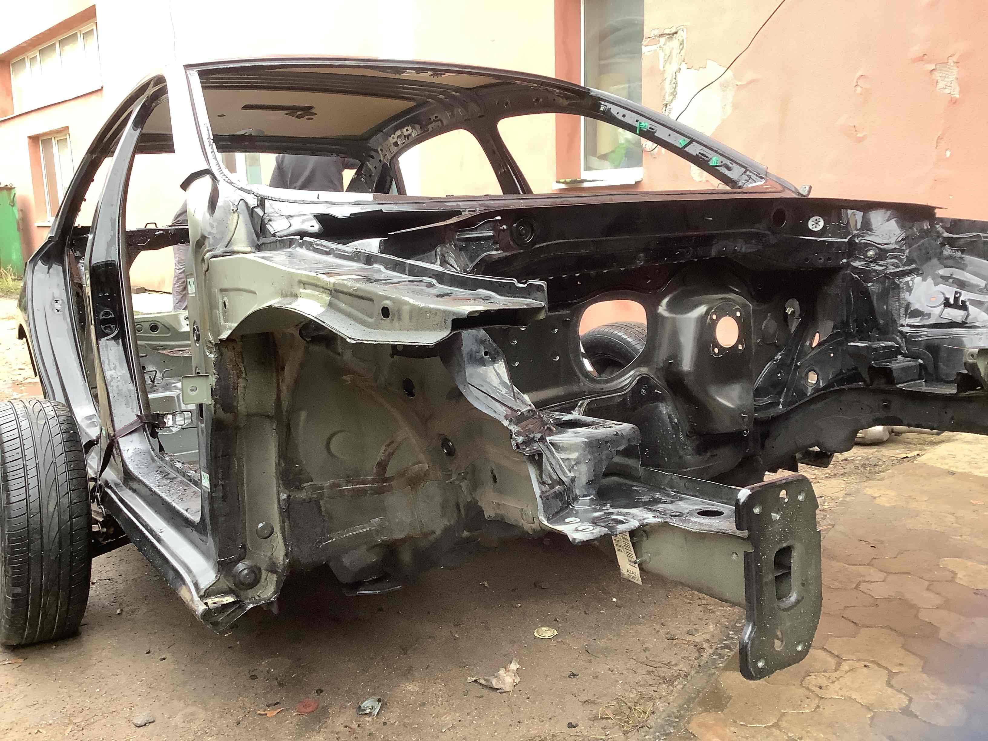 Чверть передня права