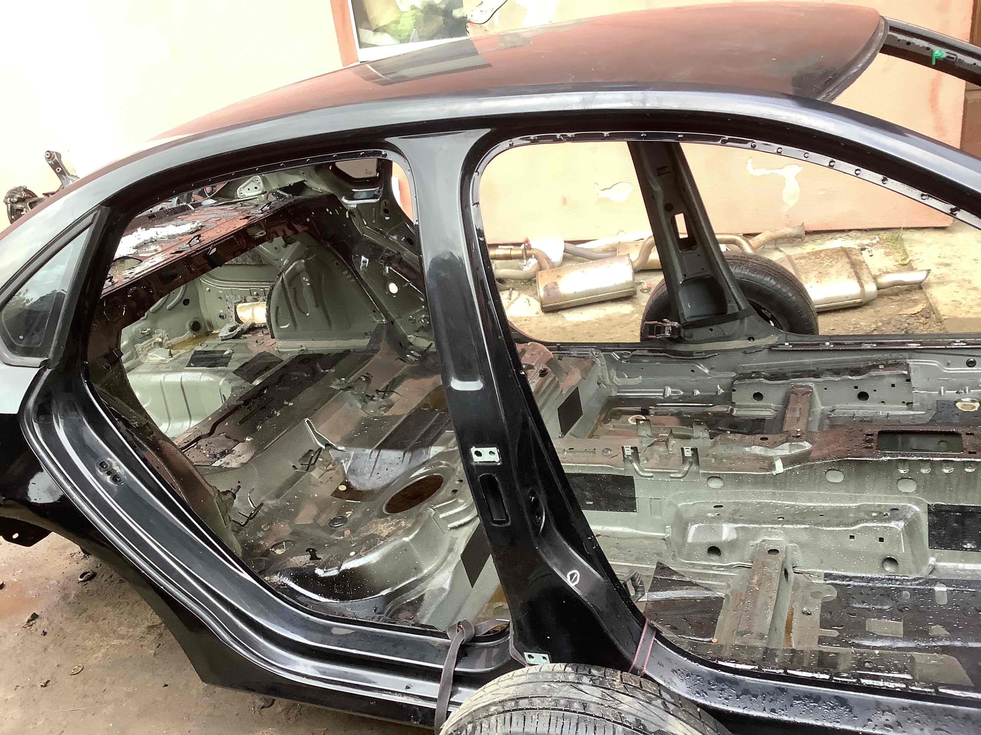 Стійки кузова та пороги