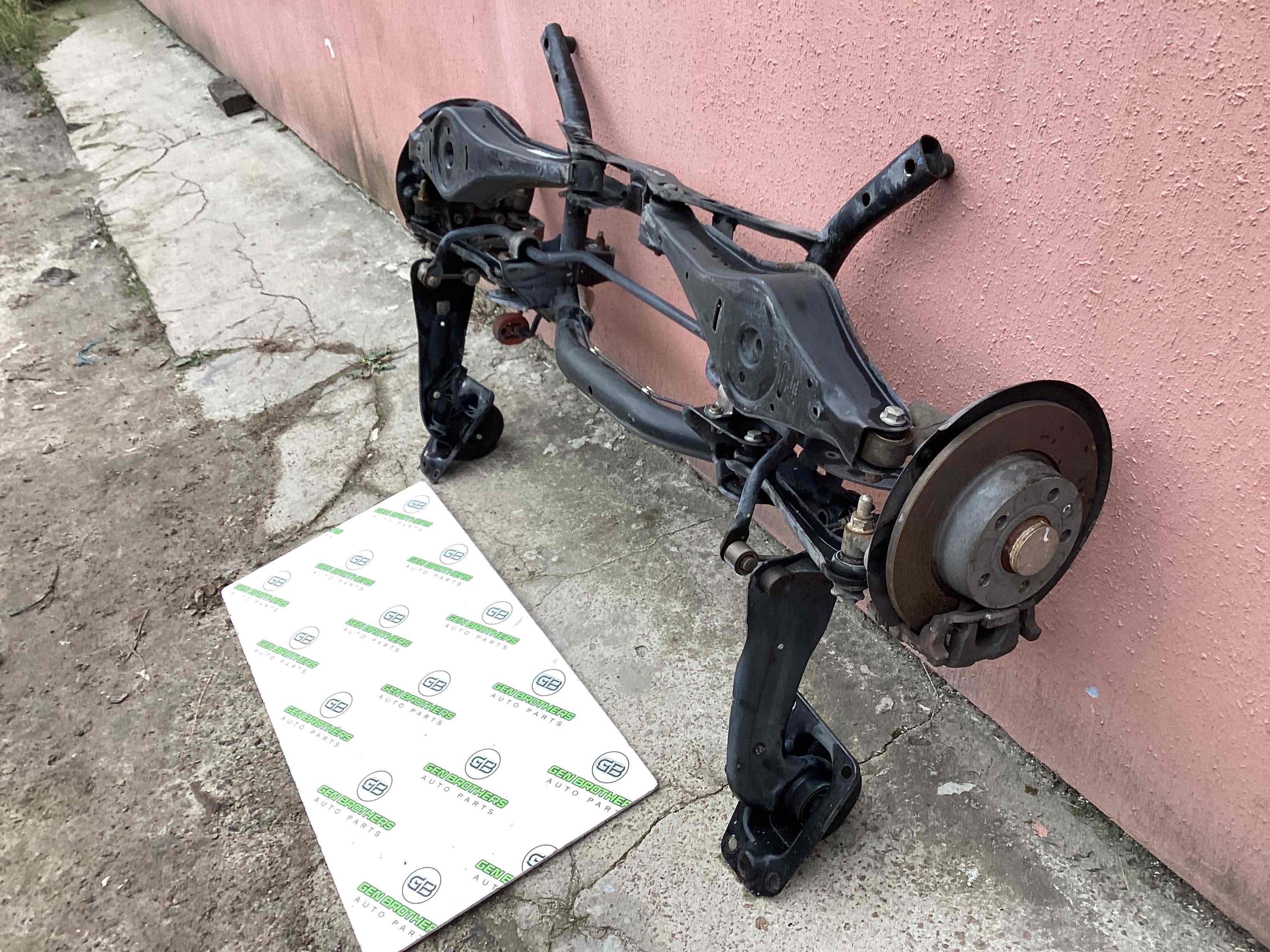 Балка підвіски задня підрамник