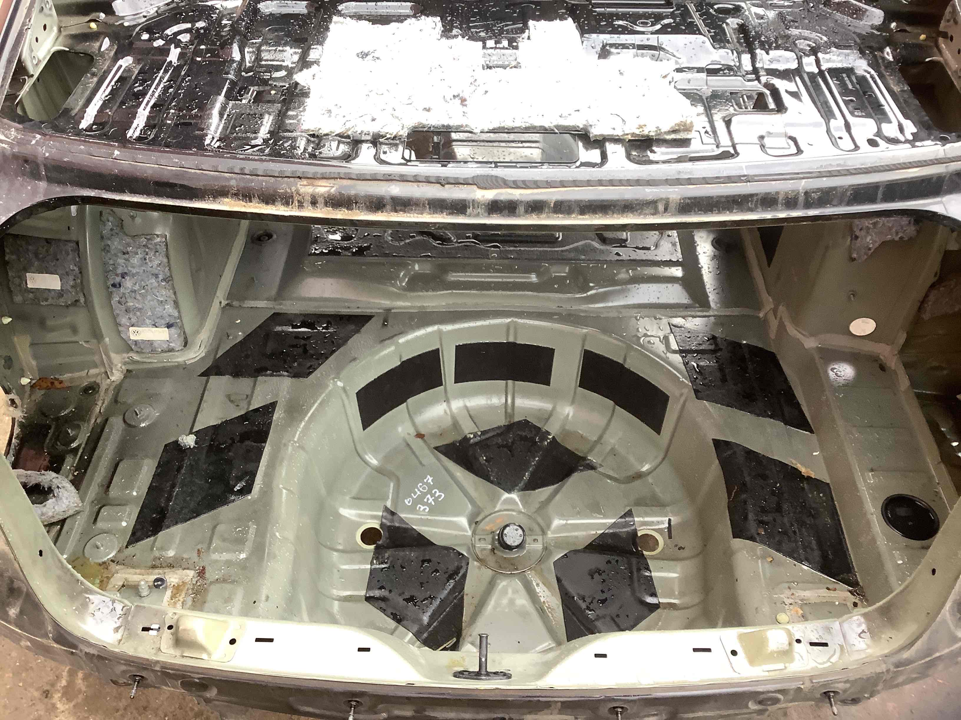 Корито багажника