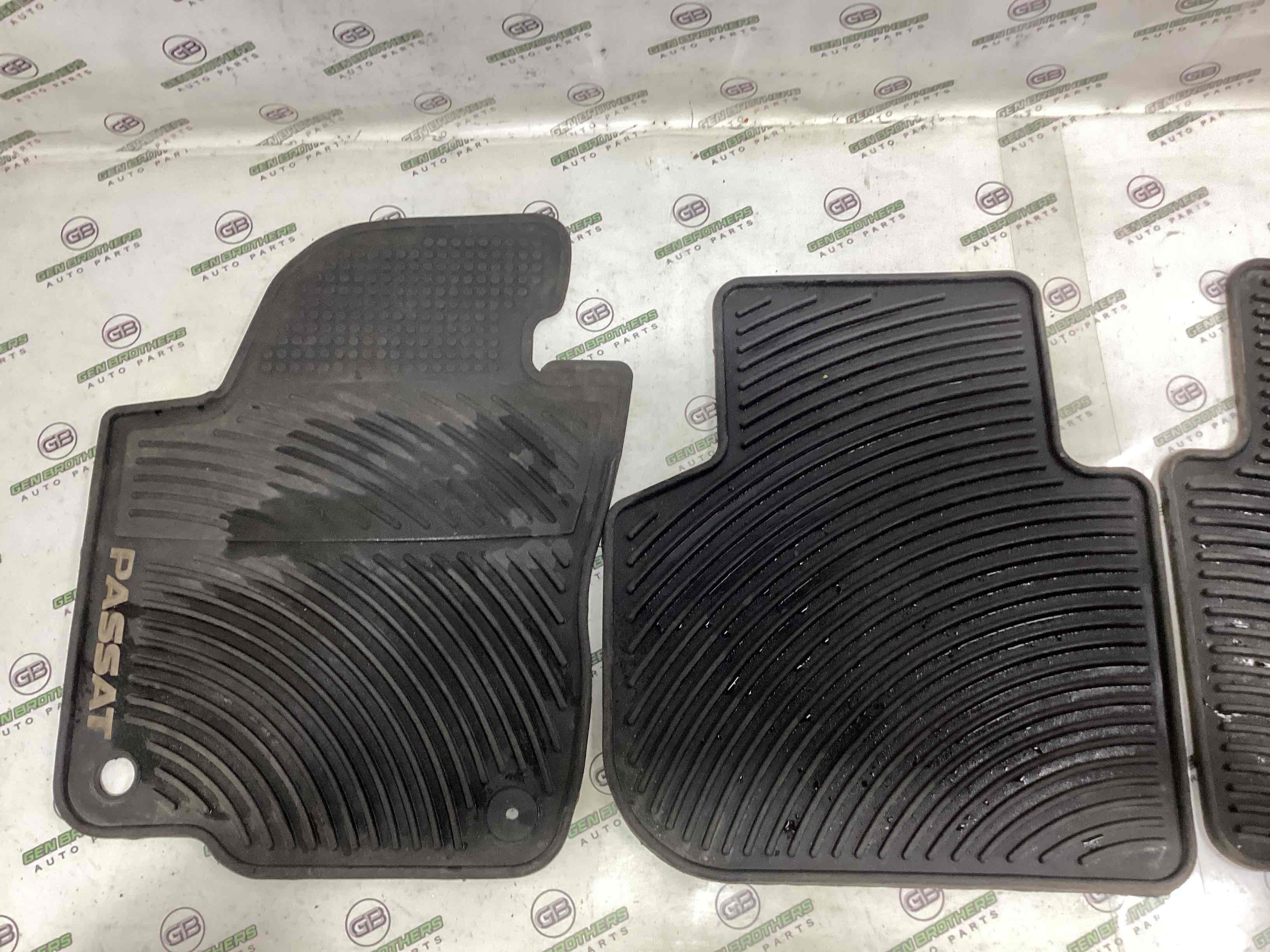 Килимки комплекти, підлога салону