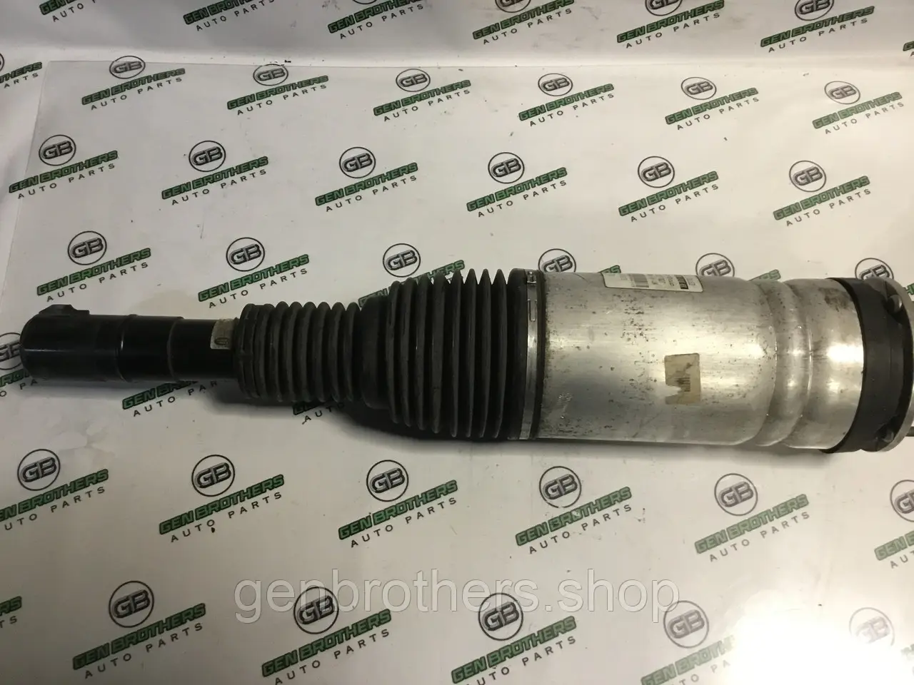 Амортизатор передній правий