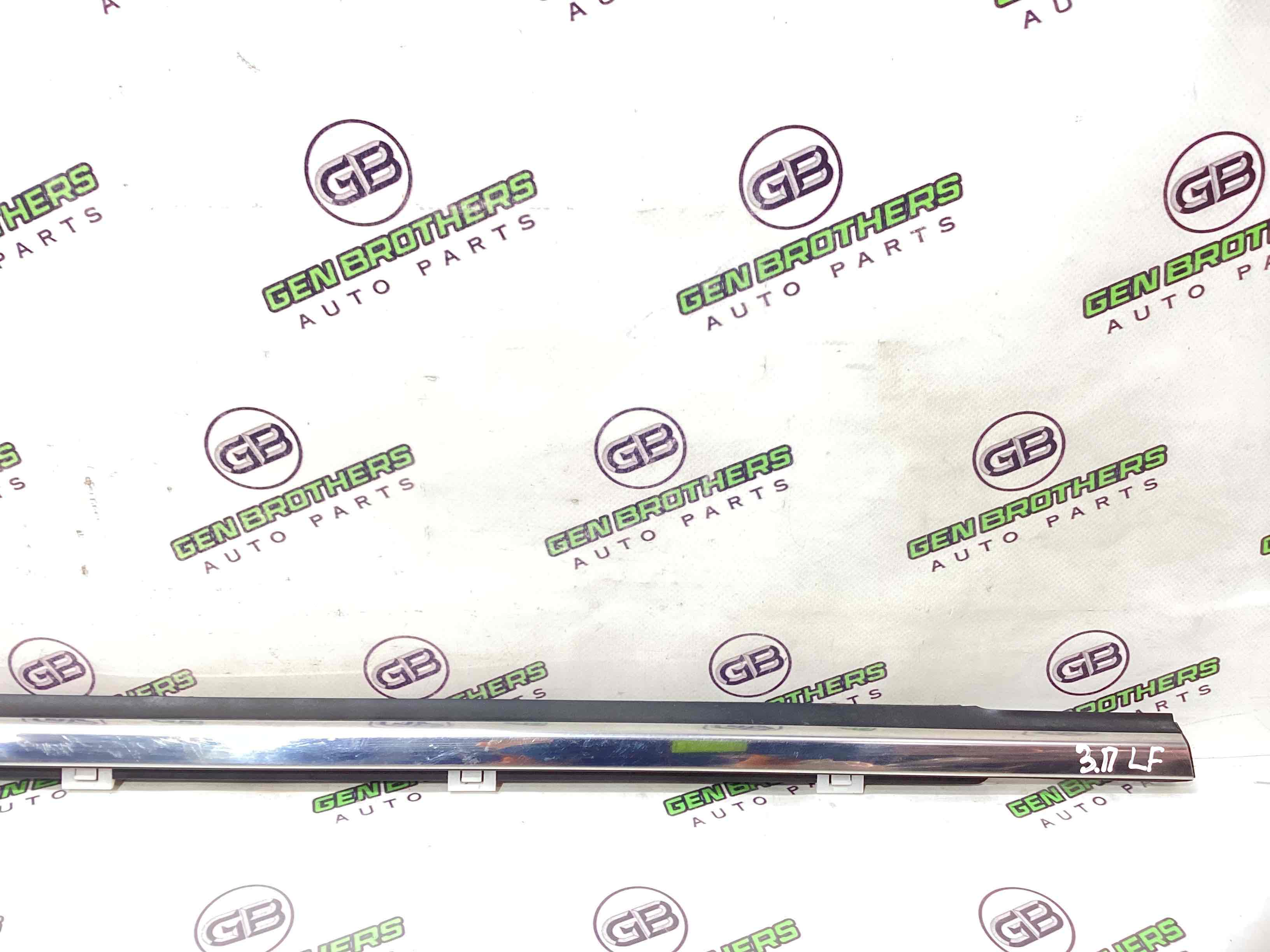 Молдинг двері задньої правої