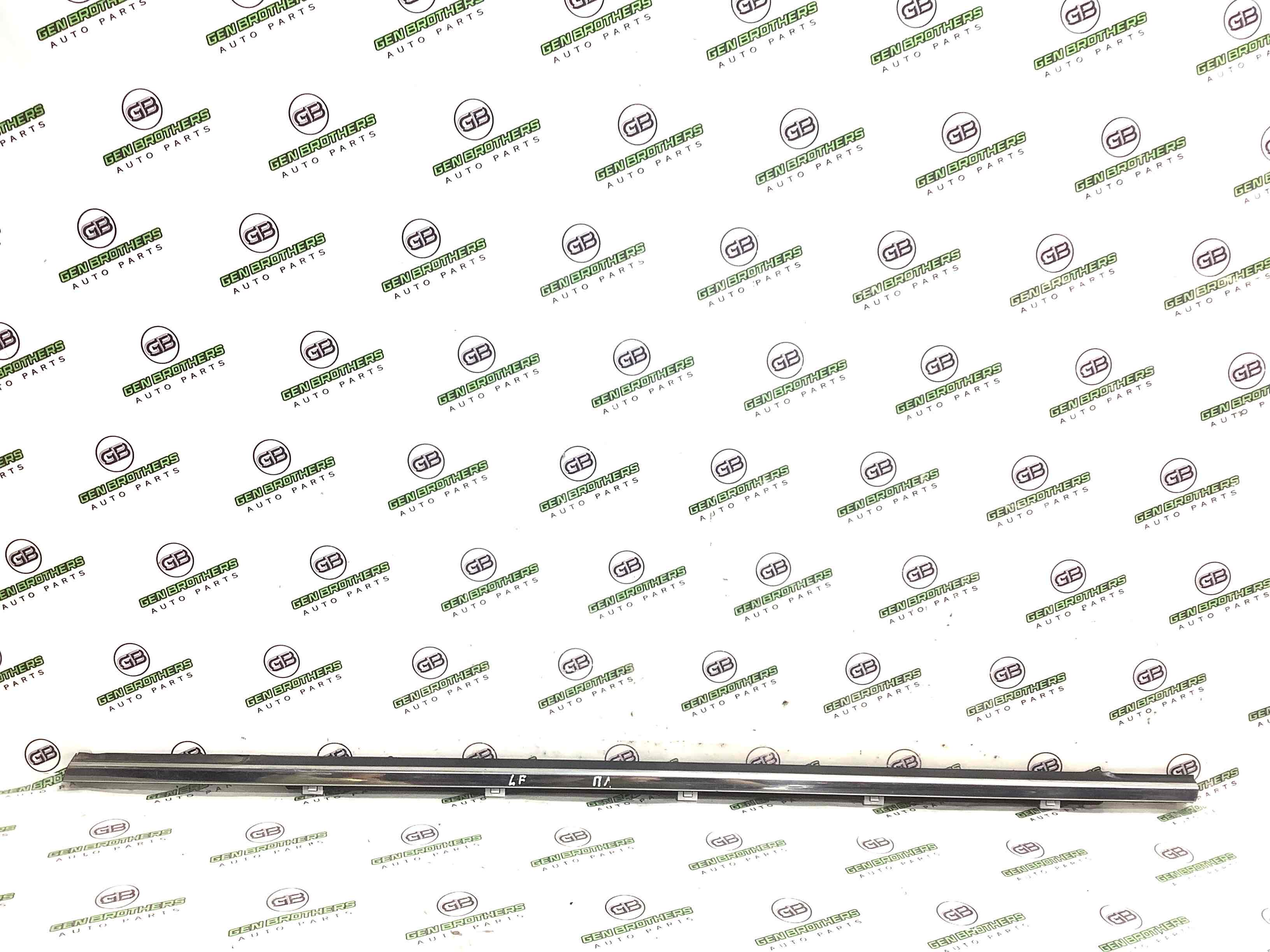 Молдинг двері передньої лівої