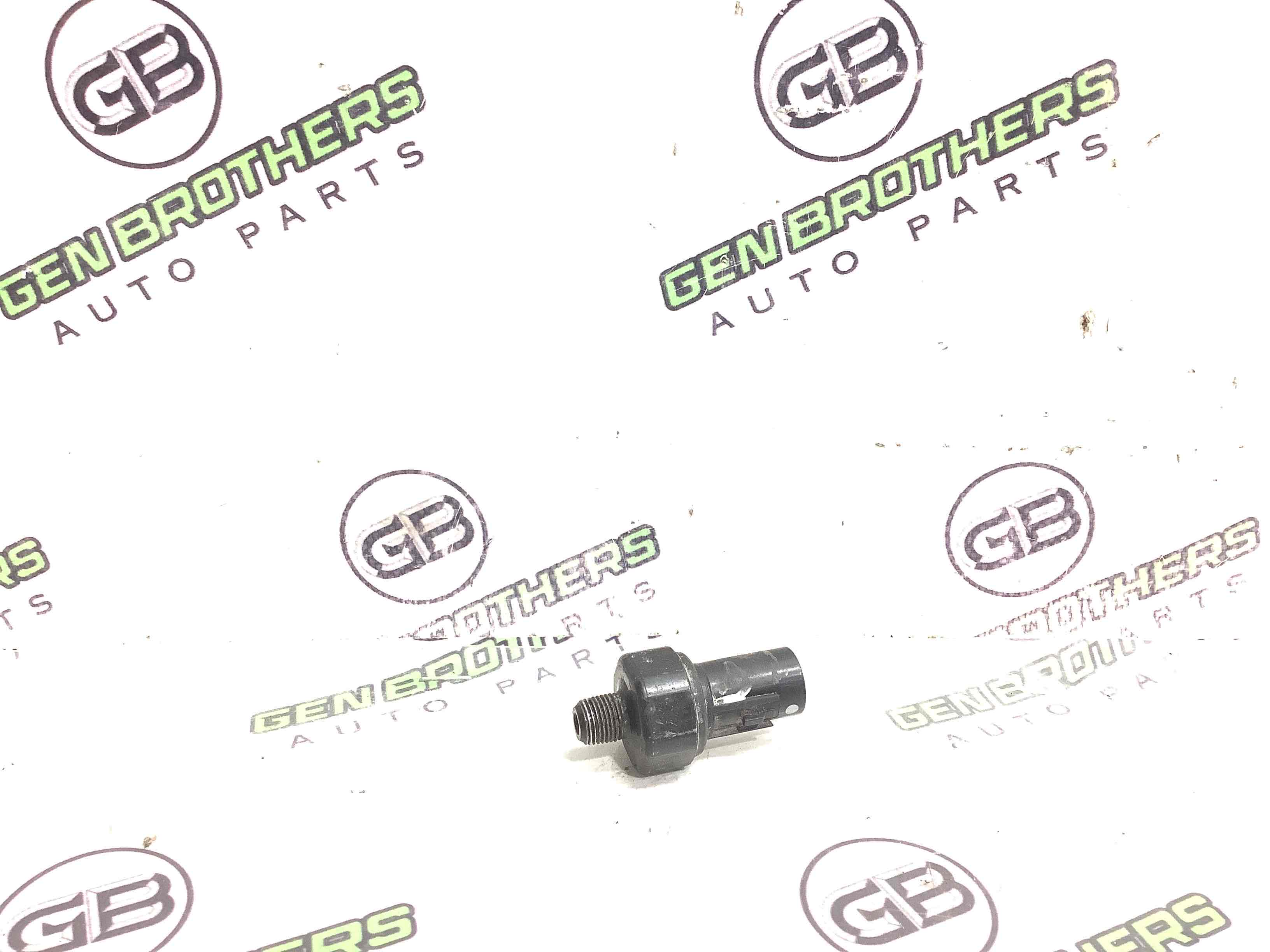 Датчик тиску олії