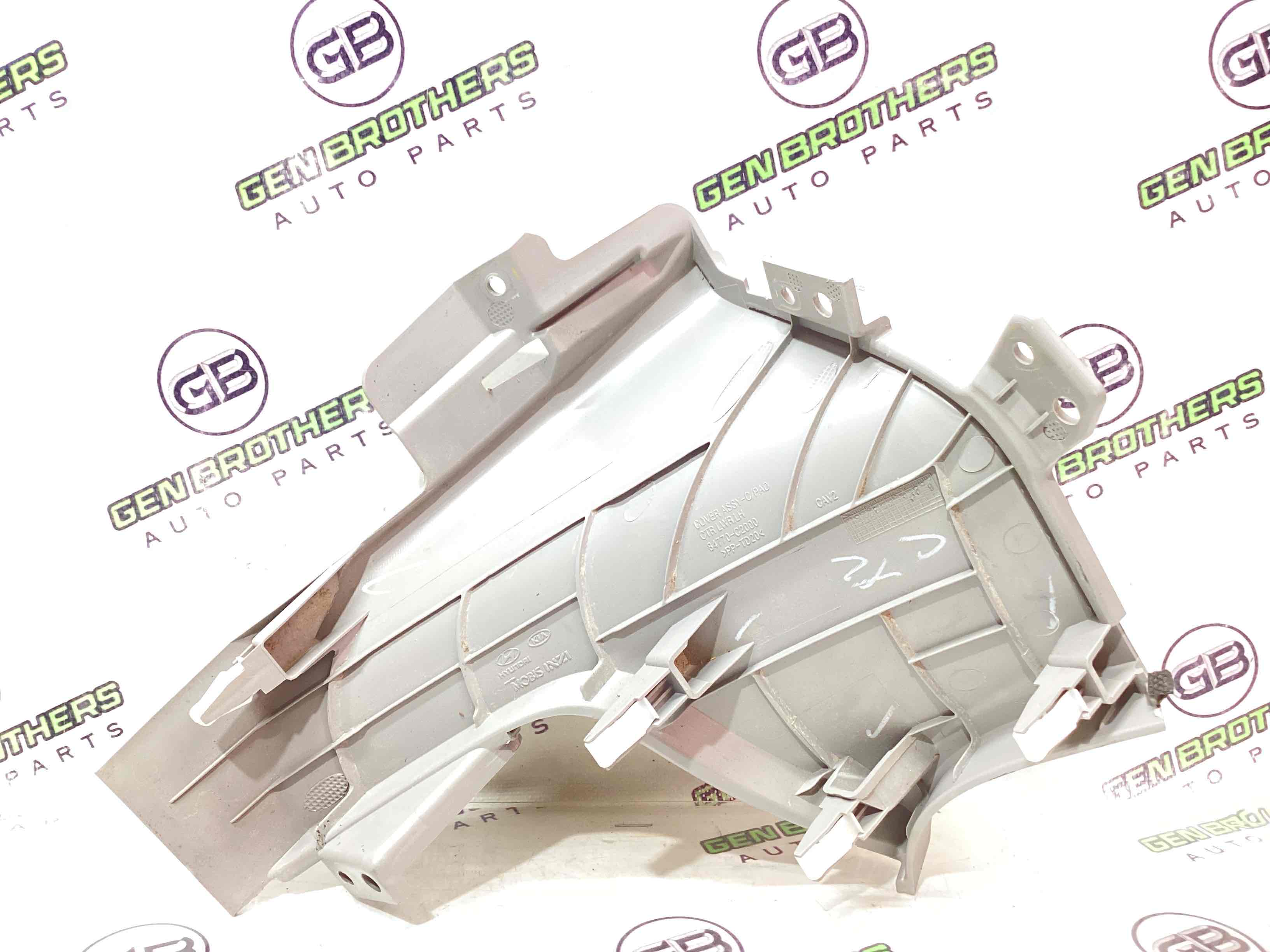 Обшивка панелі приладів торпедо