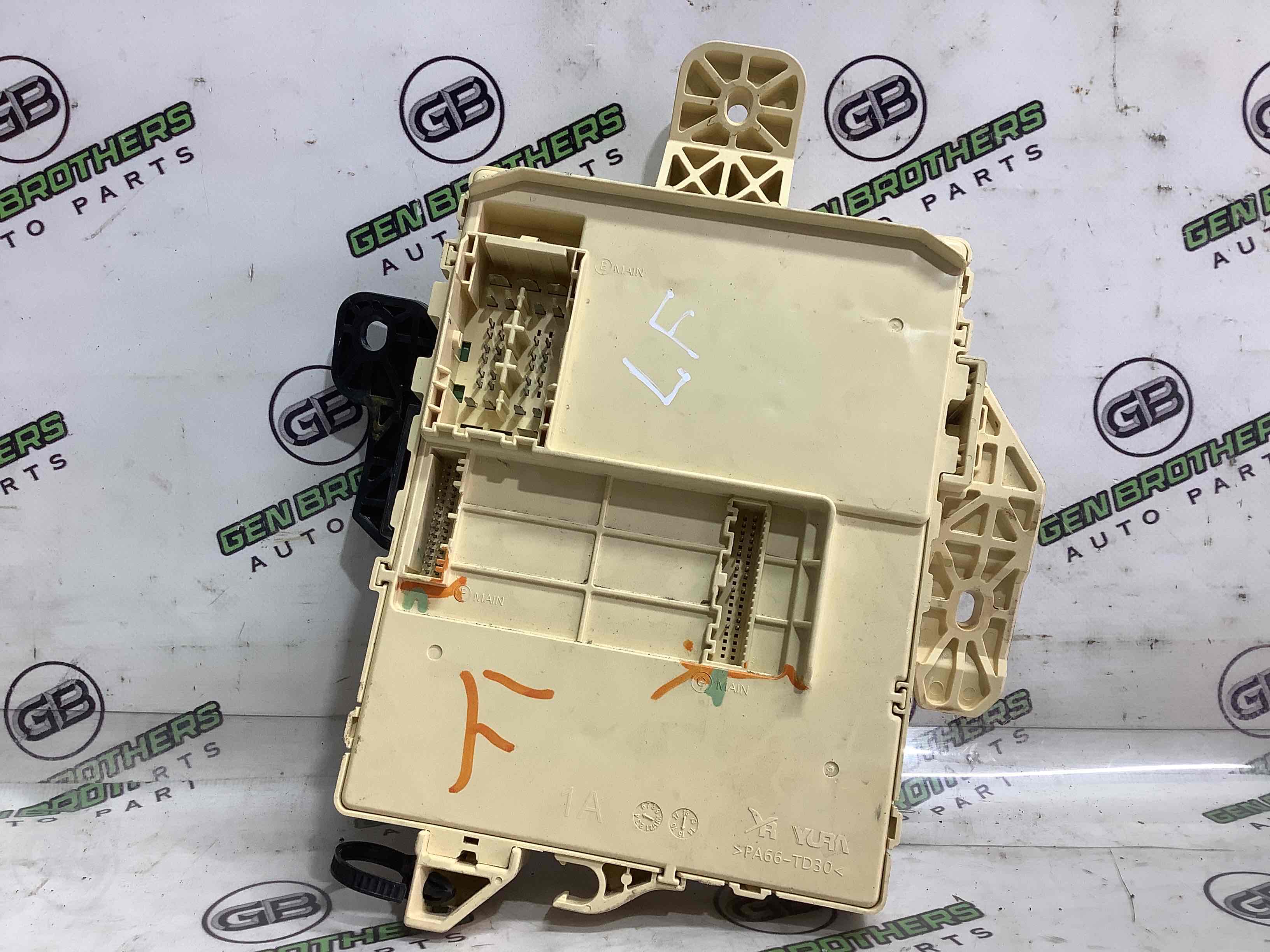 Блок запобіжників (блок реле)