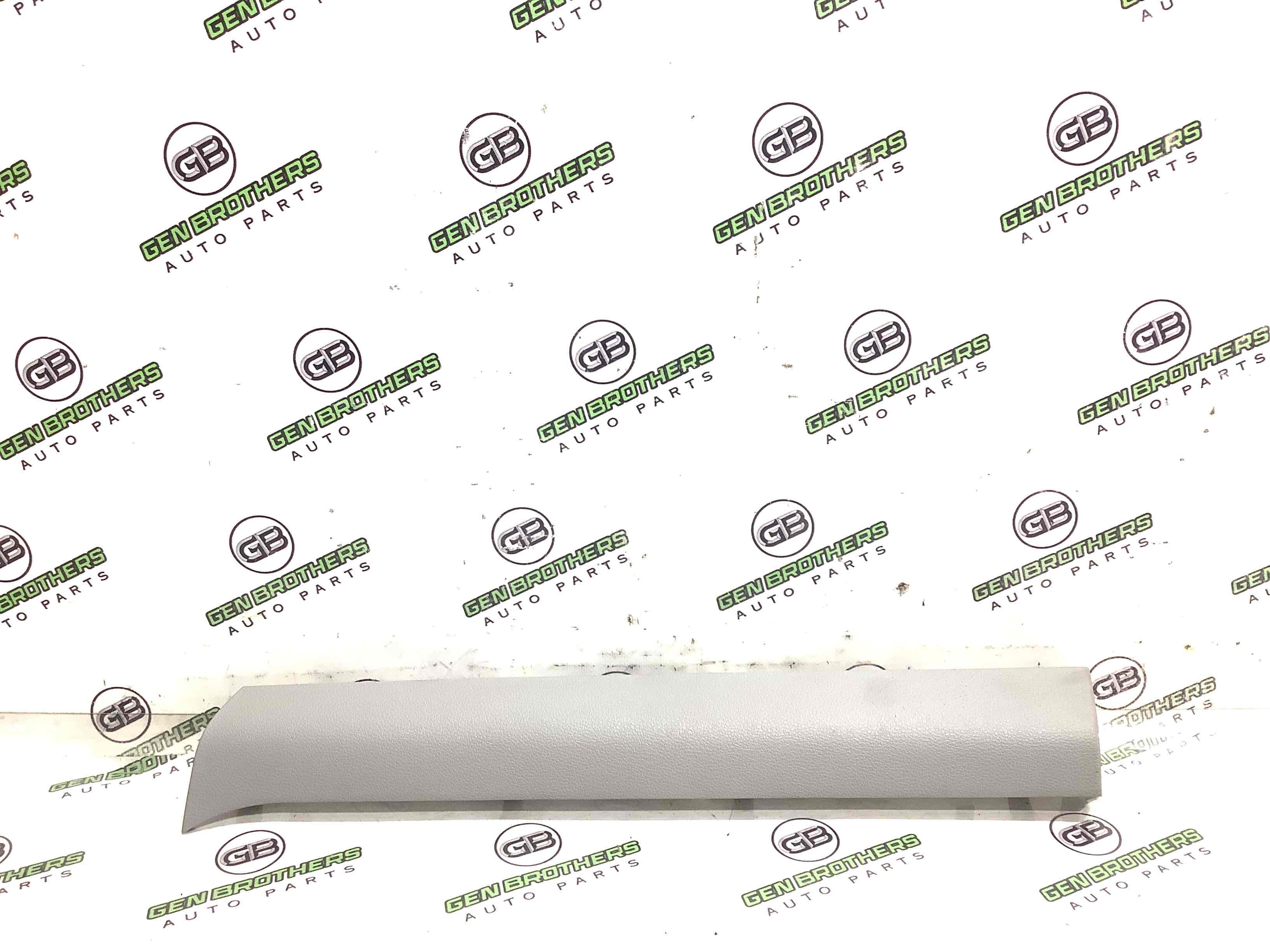 Обшивка панелі приладів торпедо