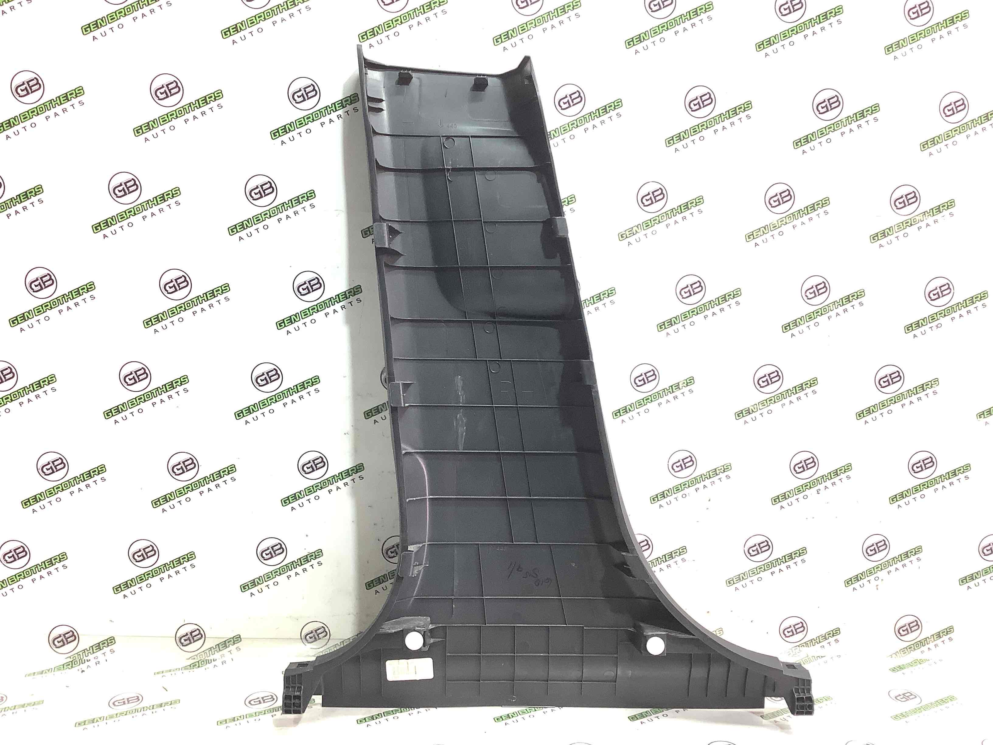 Обшивка центральної стійки права