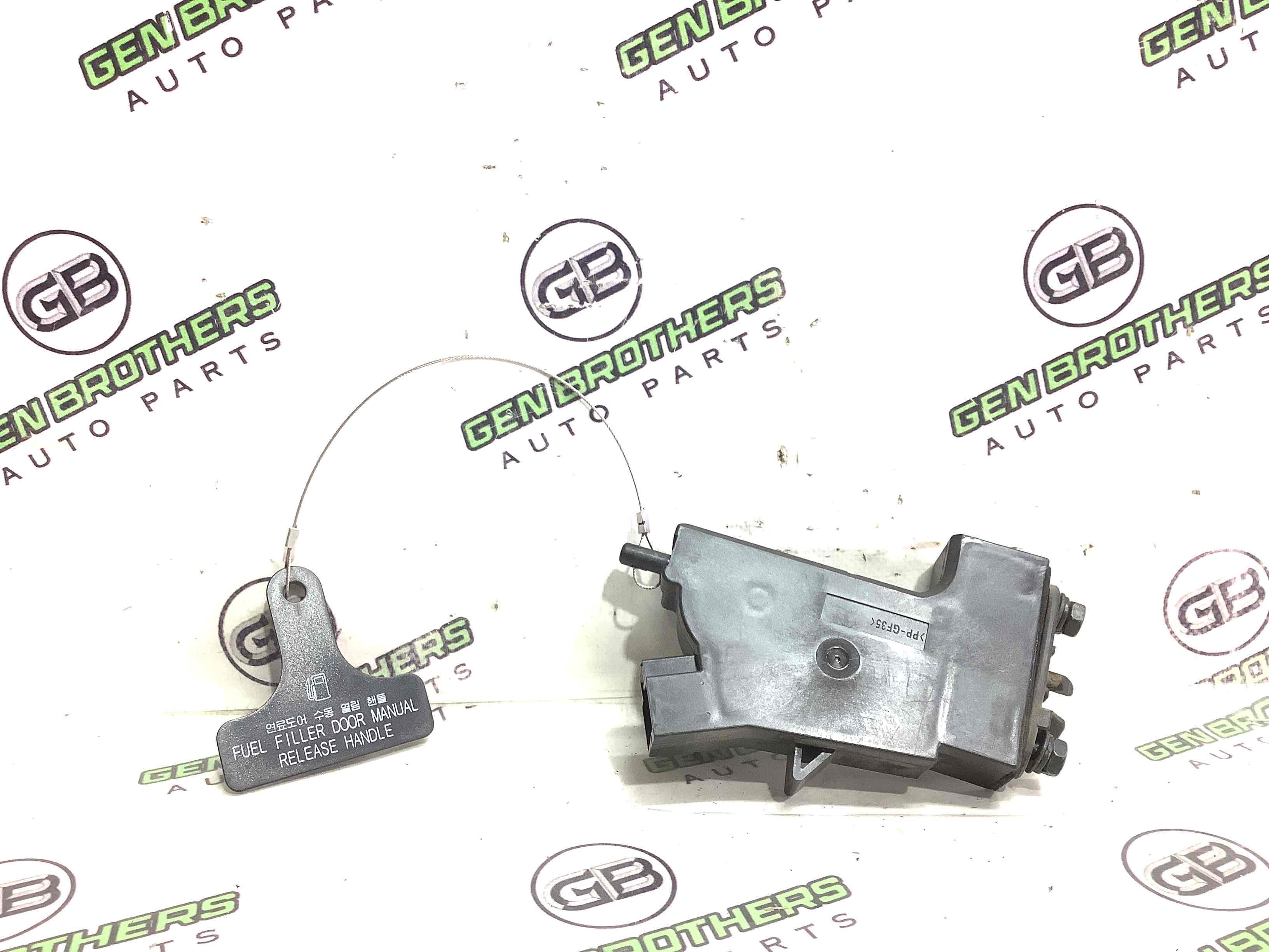 Замок лючка бензобака