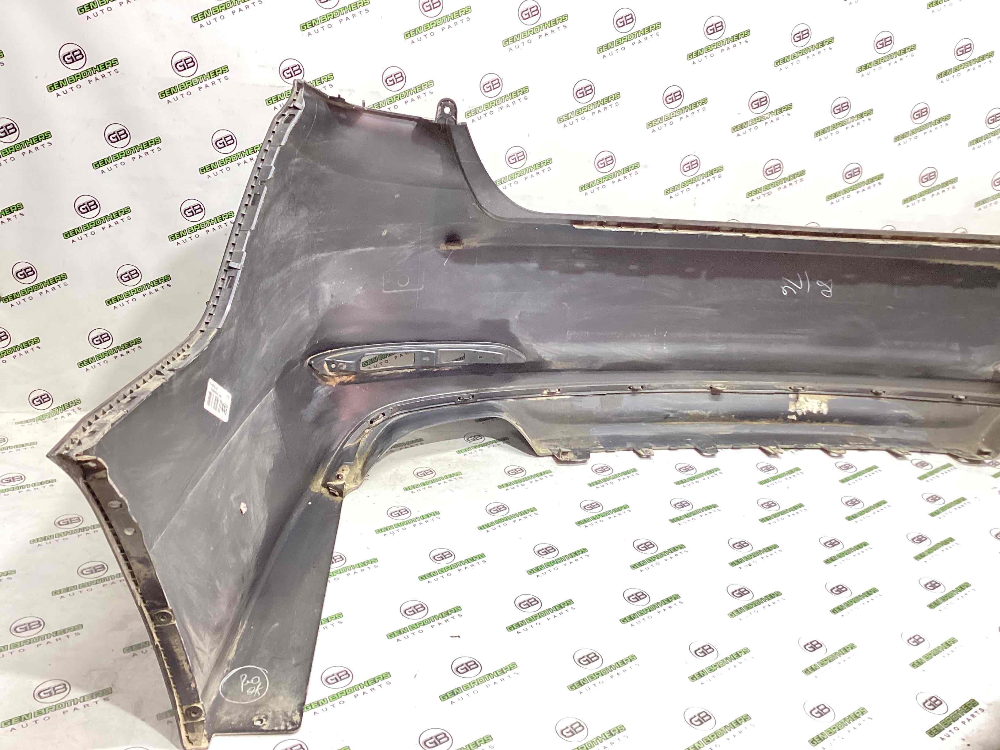 Бампер задній