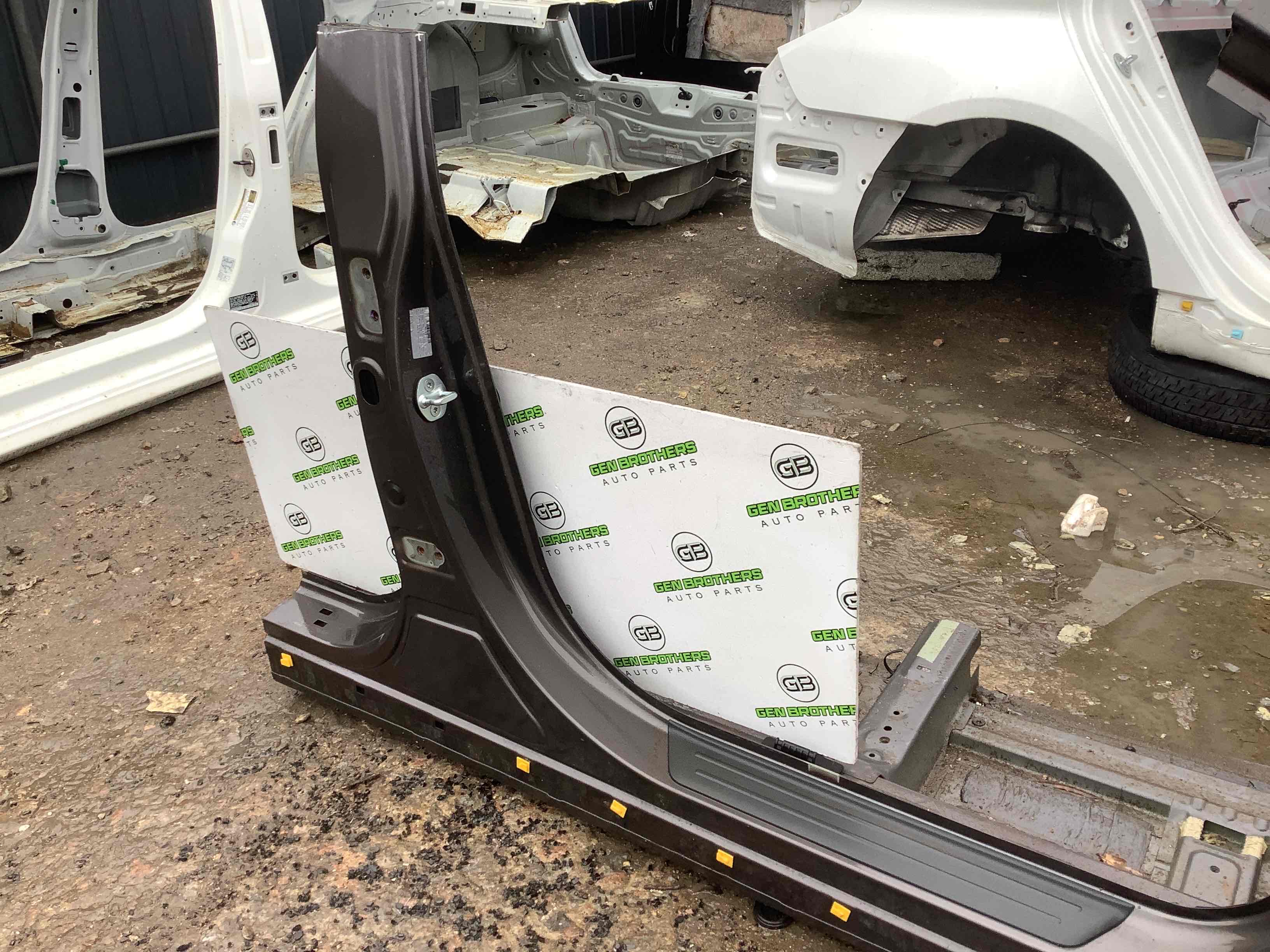 Стійки кузова та пороги