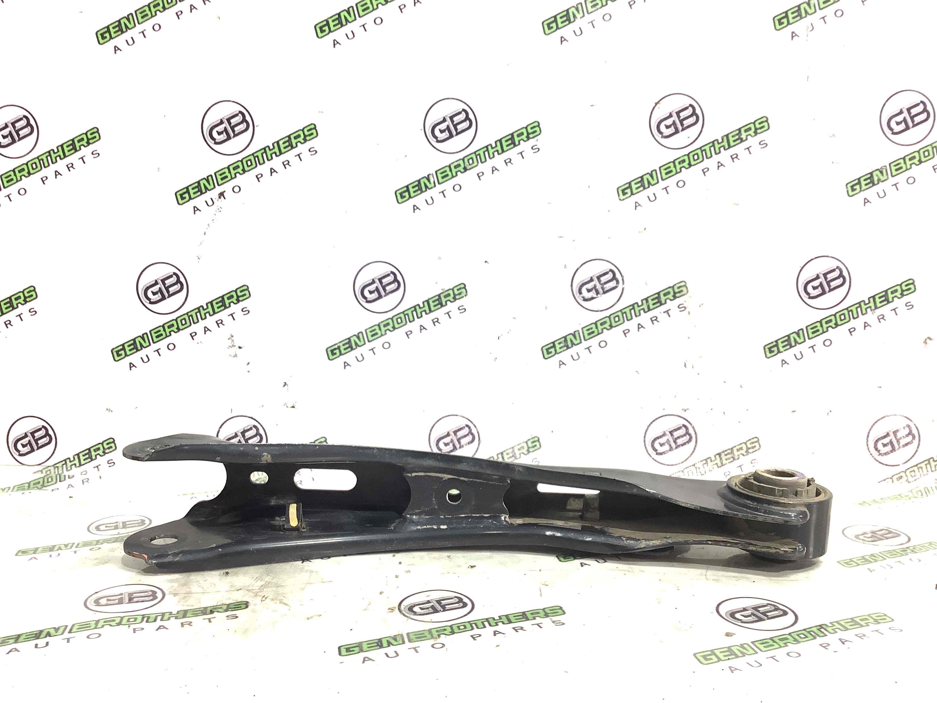 Важіль задній правий