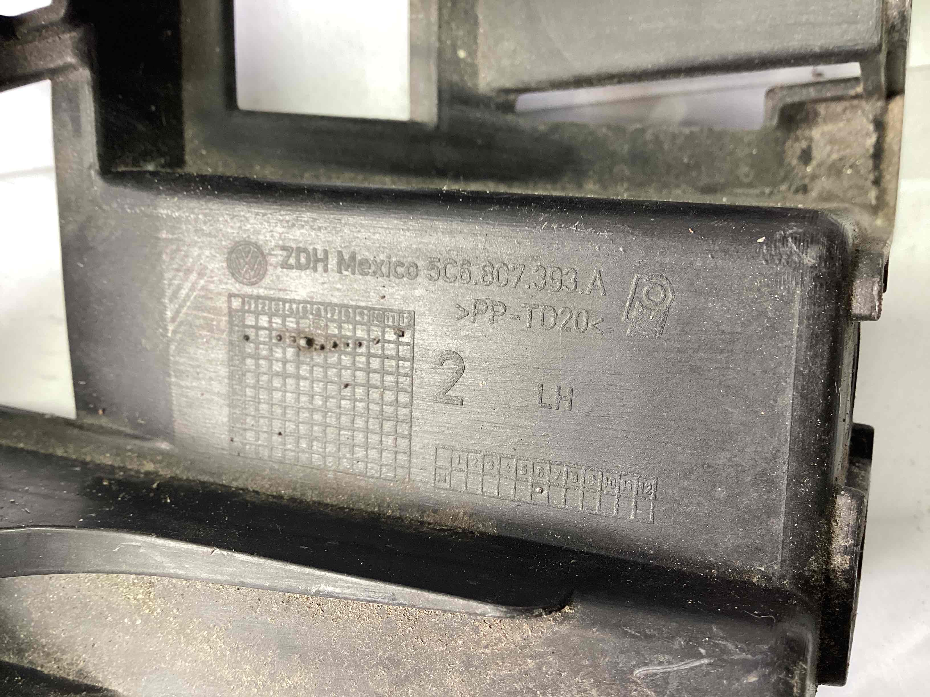 Кріплення заднього бампера ліве