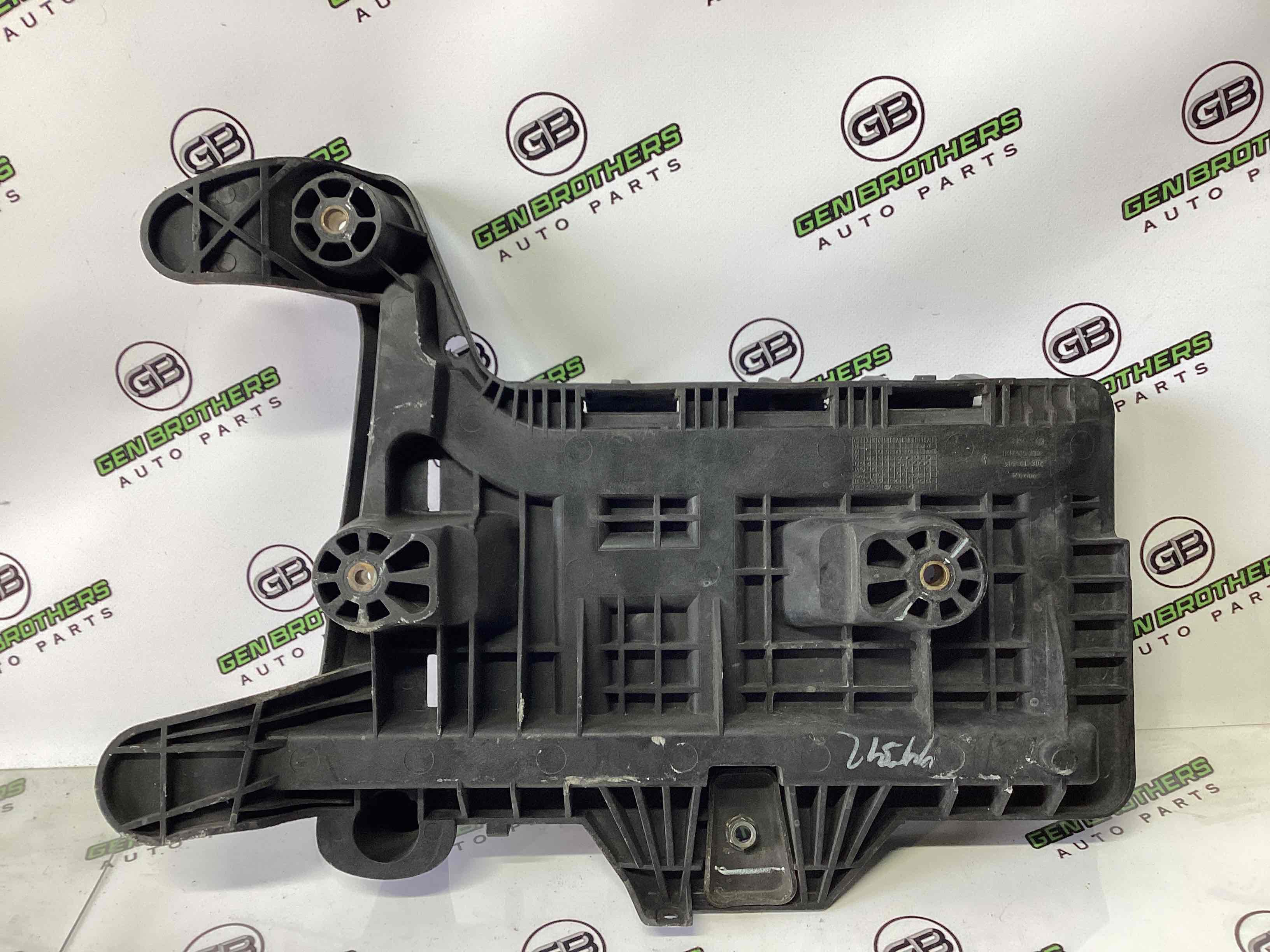 Полиця акумулятора, кришка, кріплення майданчик АКБ