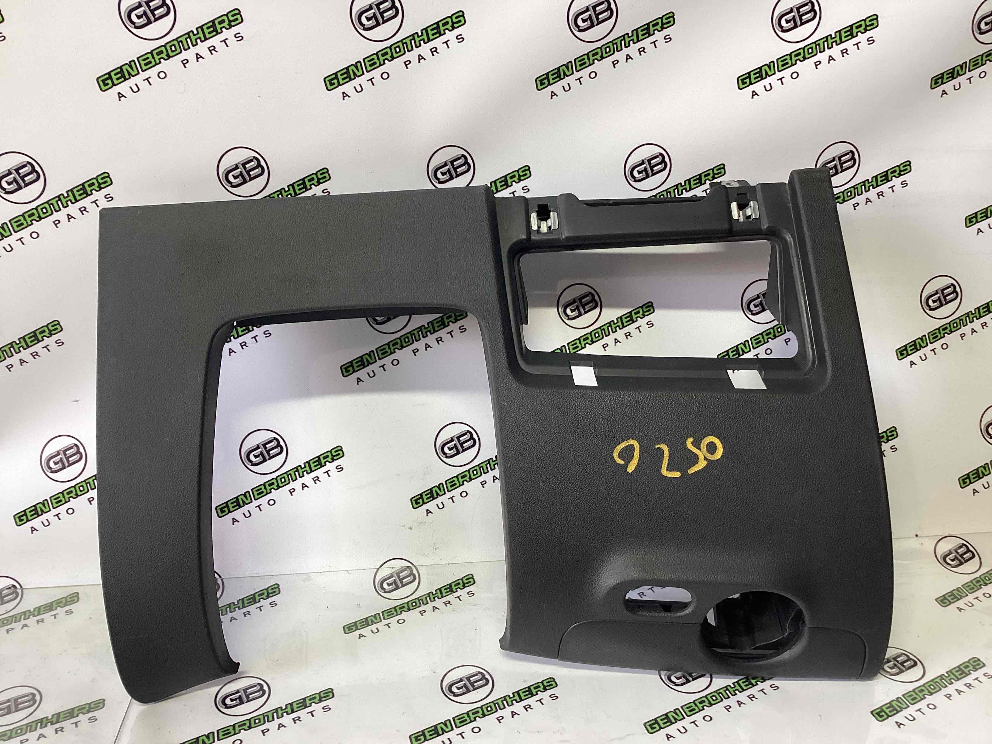 Обшивка панелі приладів торпедо