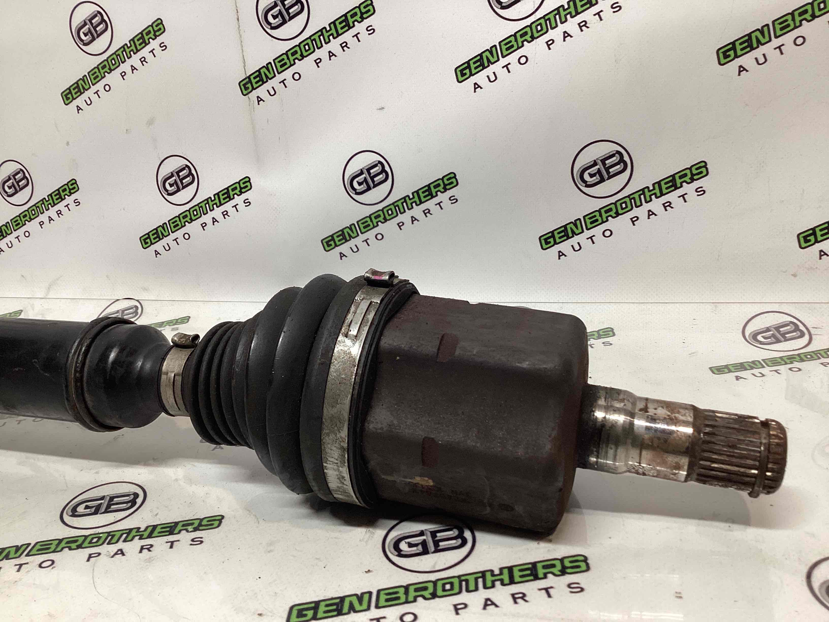 Піввісь передня права (привідний вал, ШРУС)