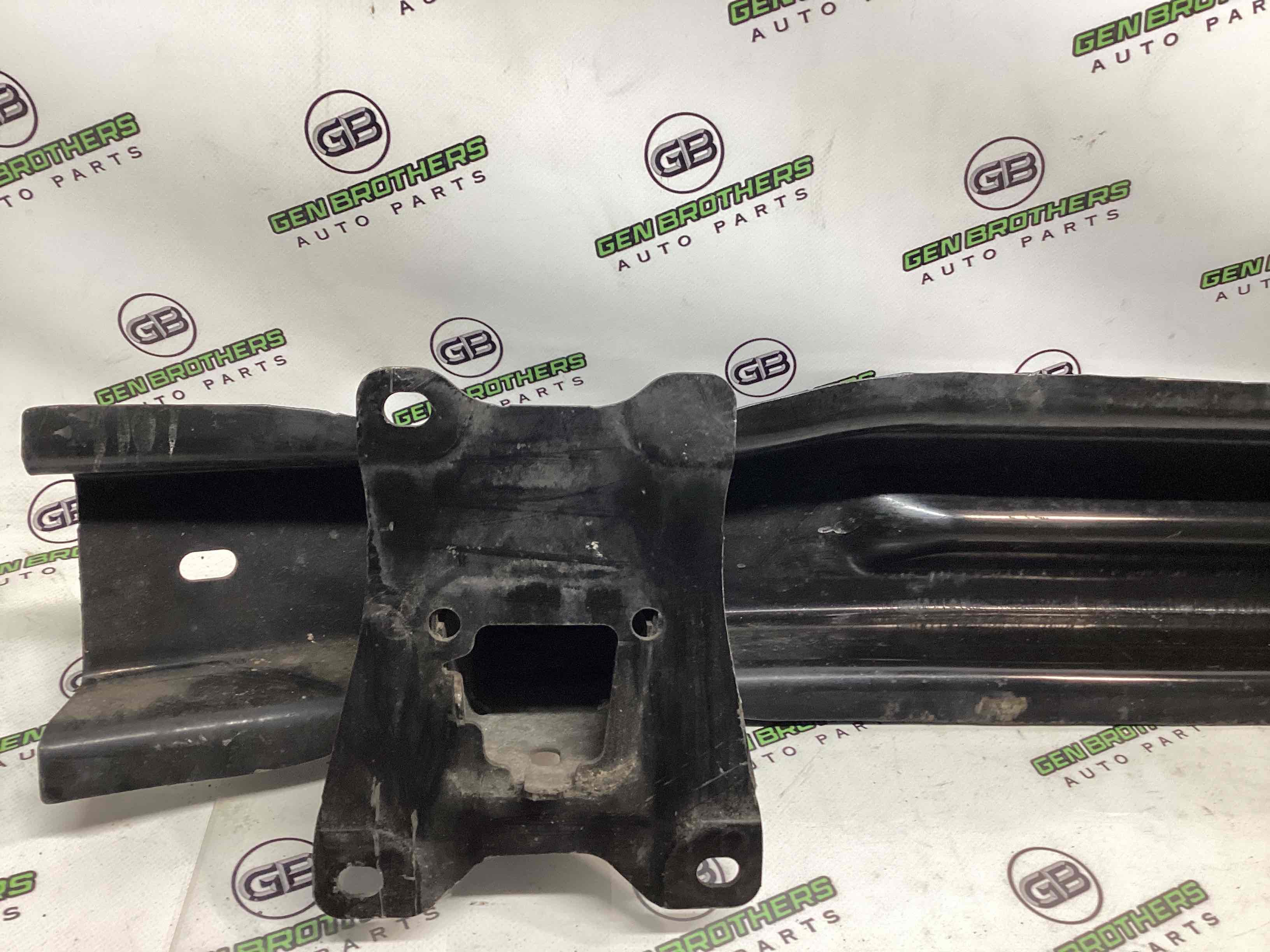 Підсилювач бампера заднього