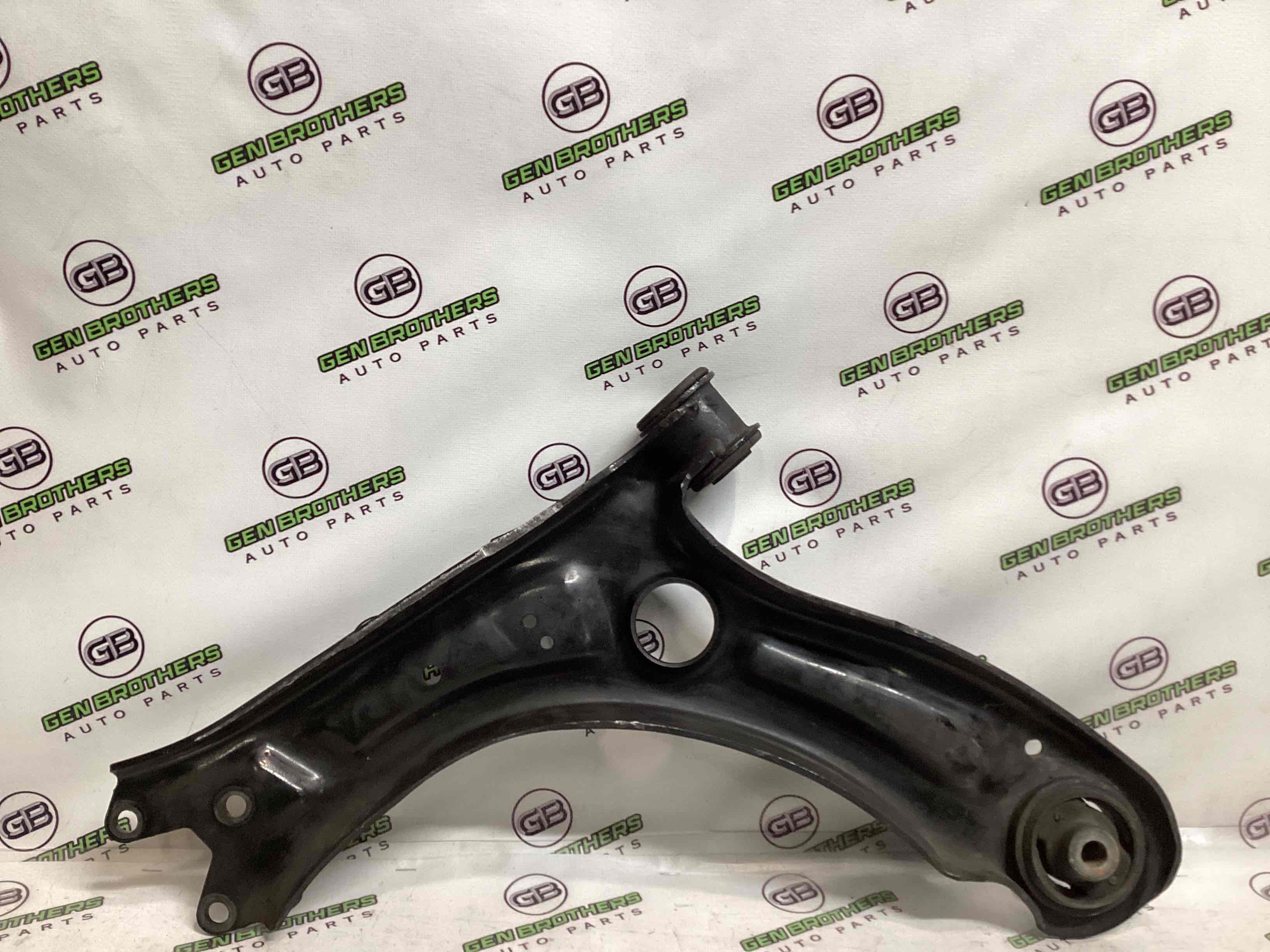 Важіль передній правий