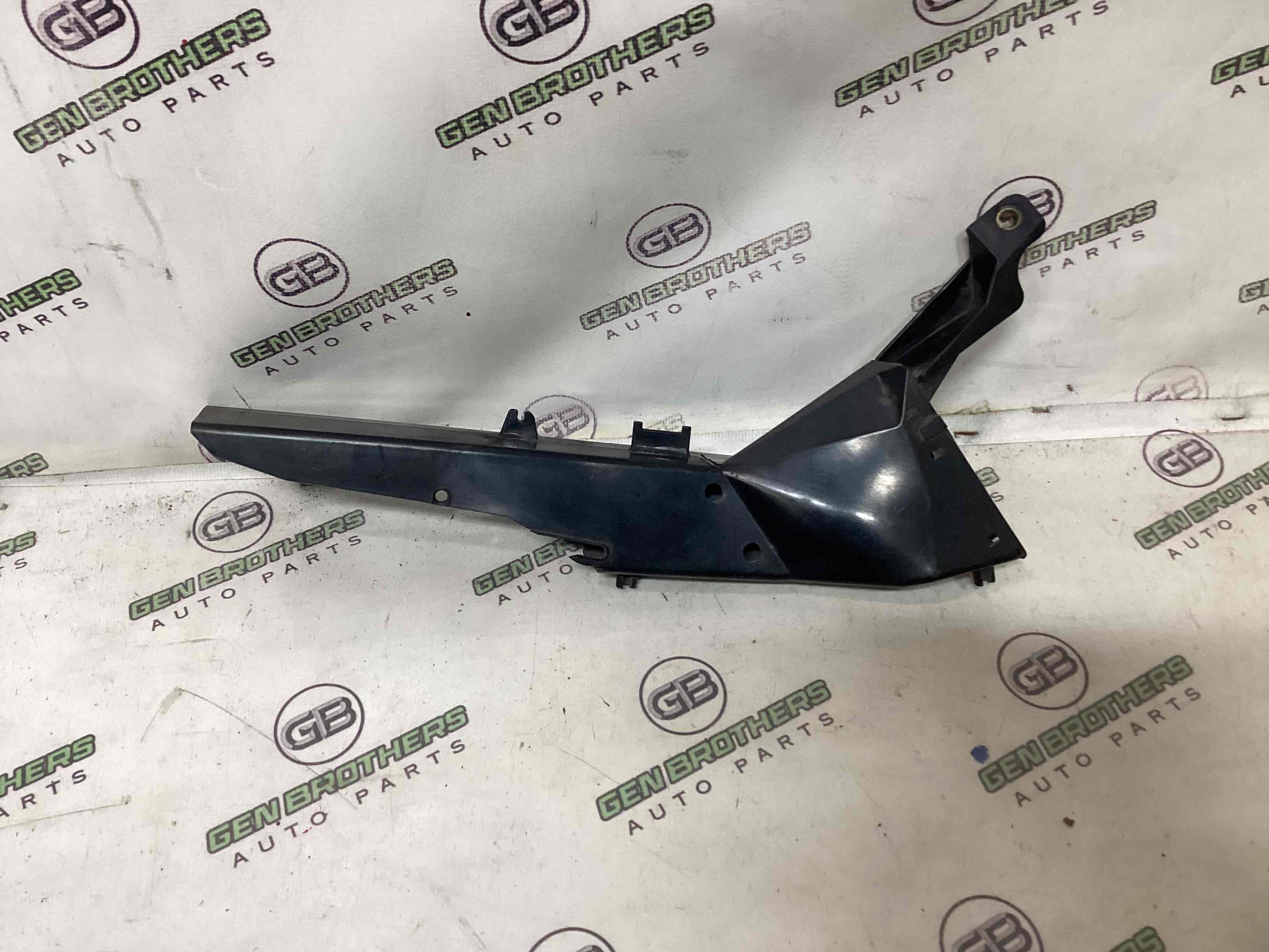 Пластик моторного відсіку