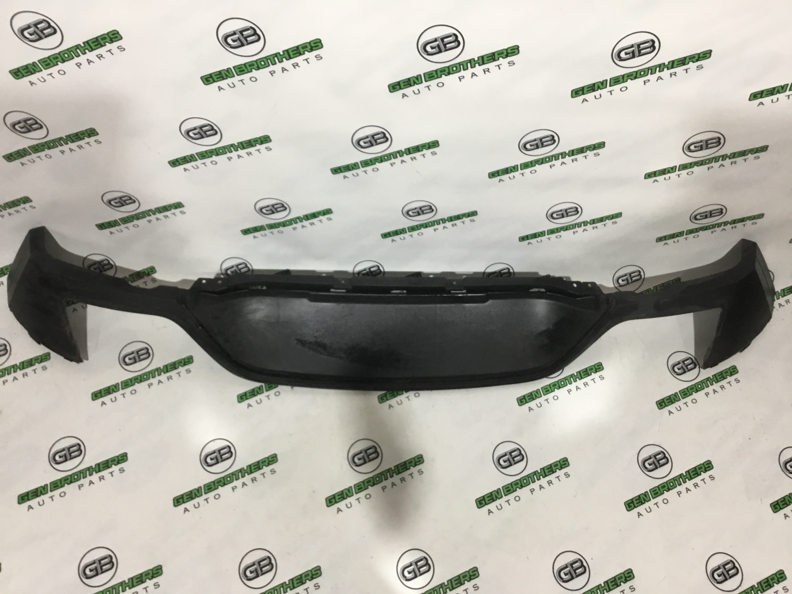 Бампер задній