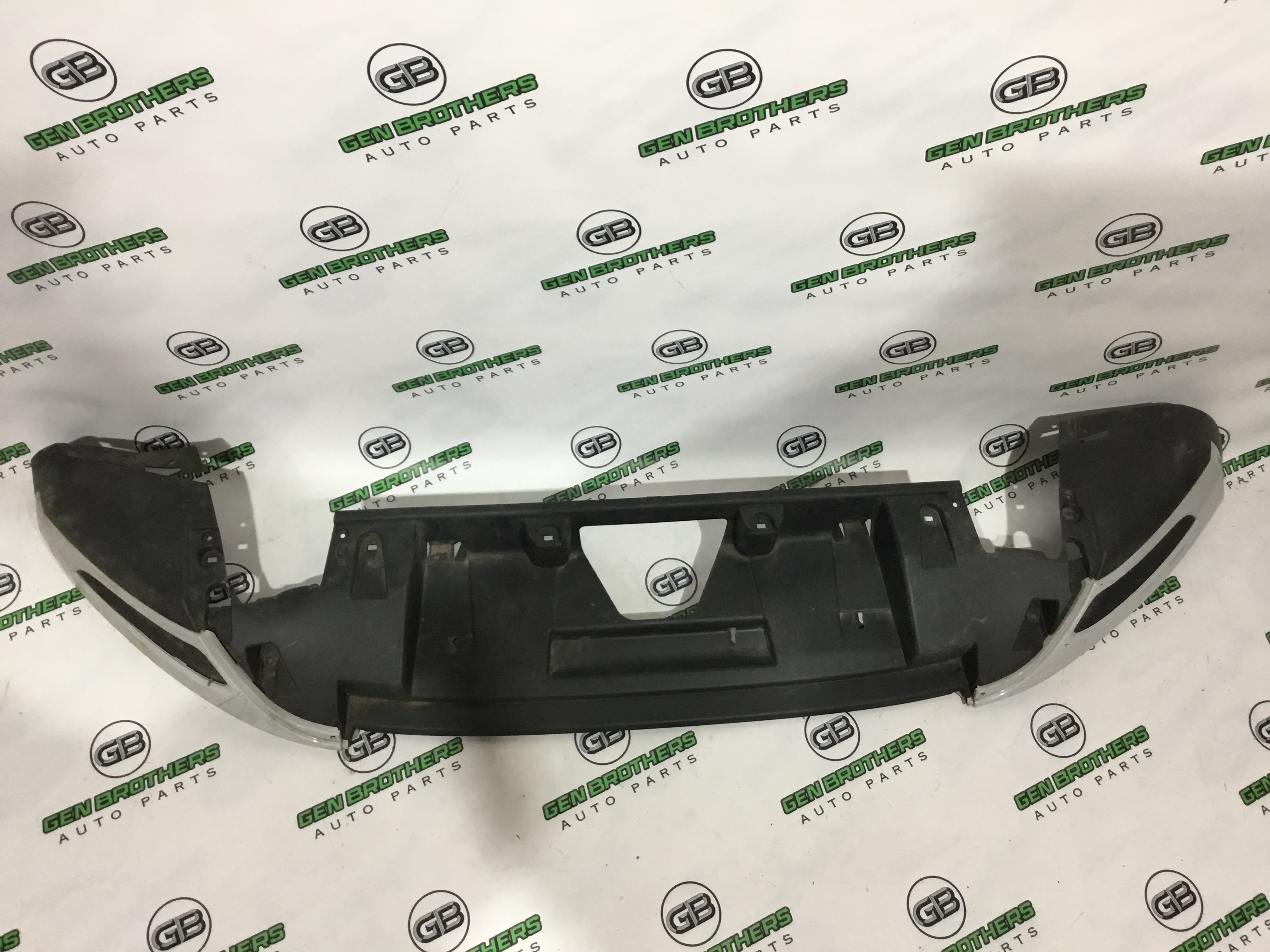 Бампер передній