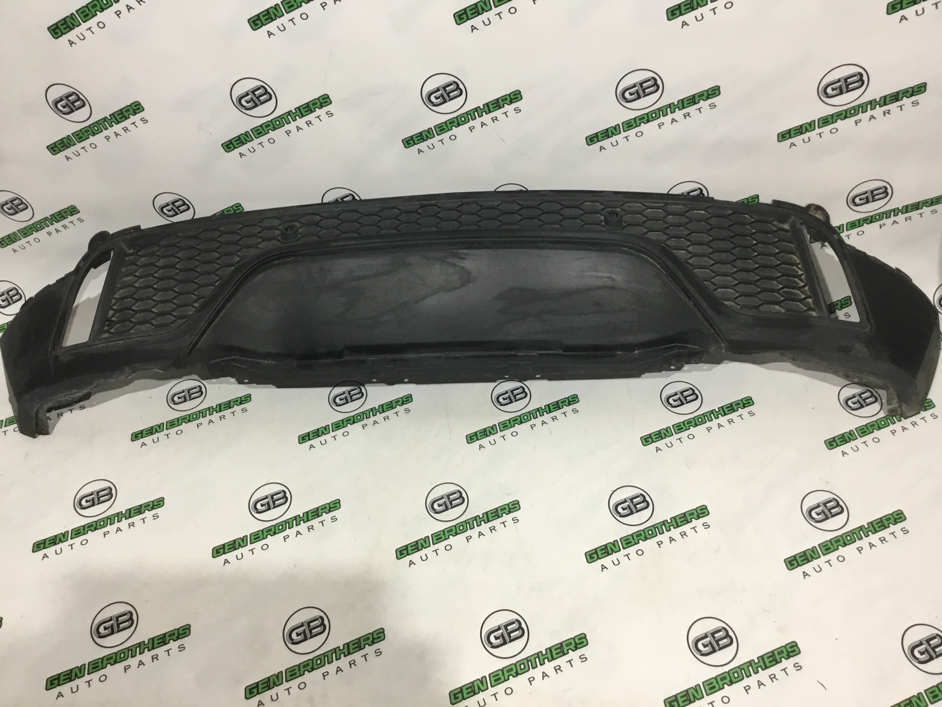 Бампер задній