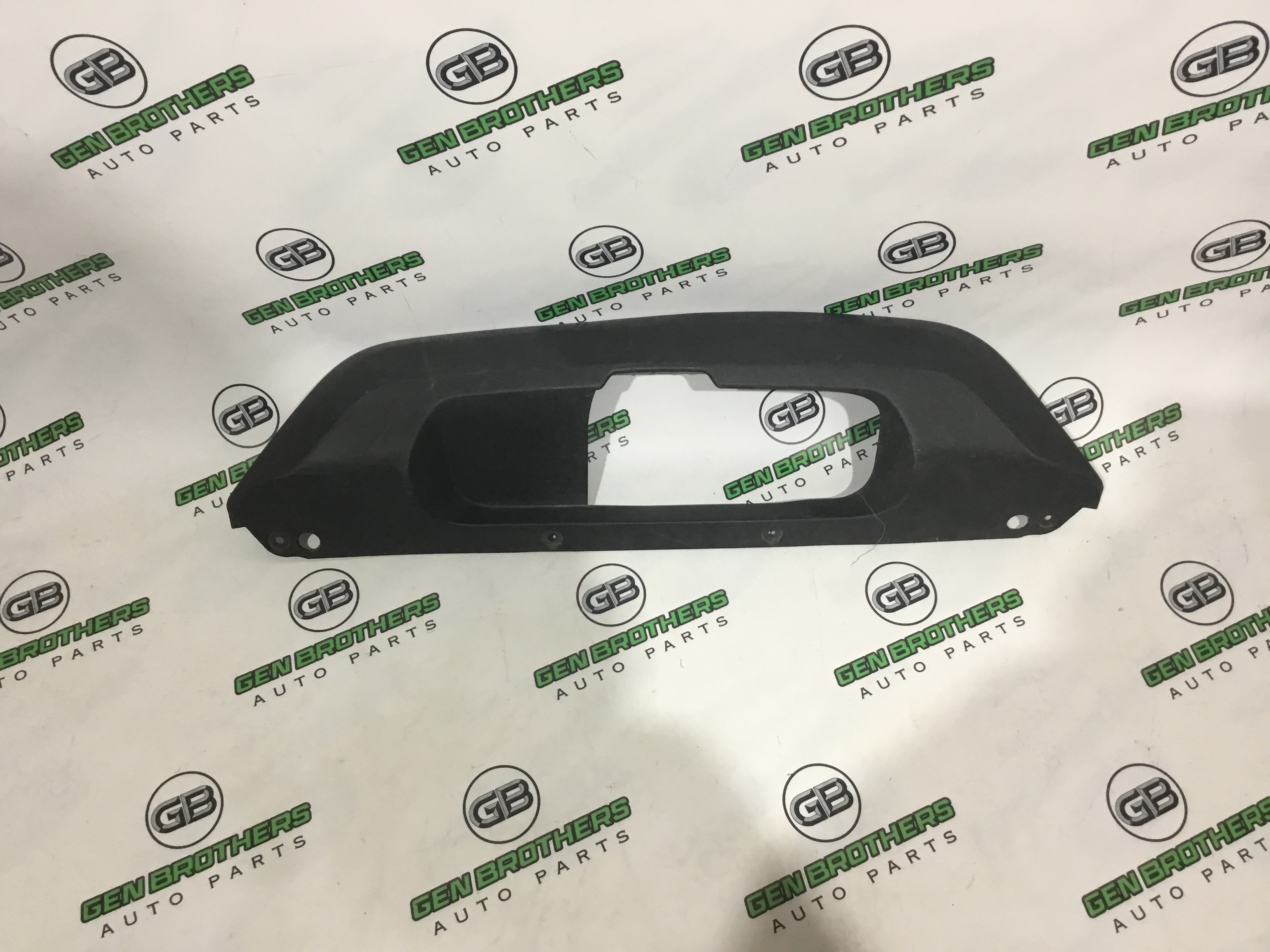 Бампер задній