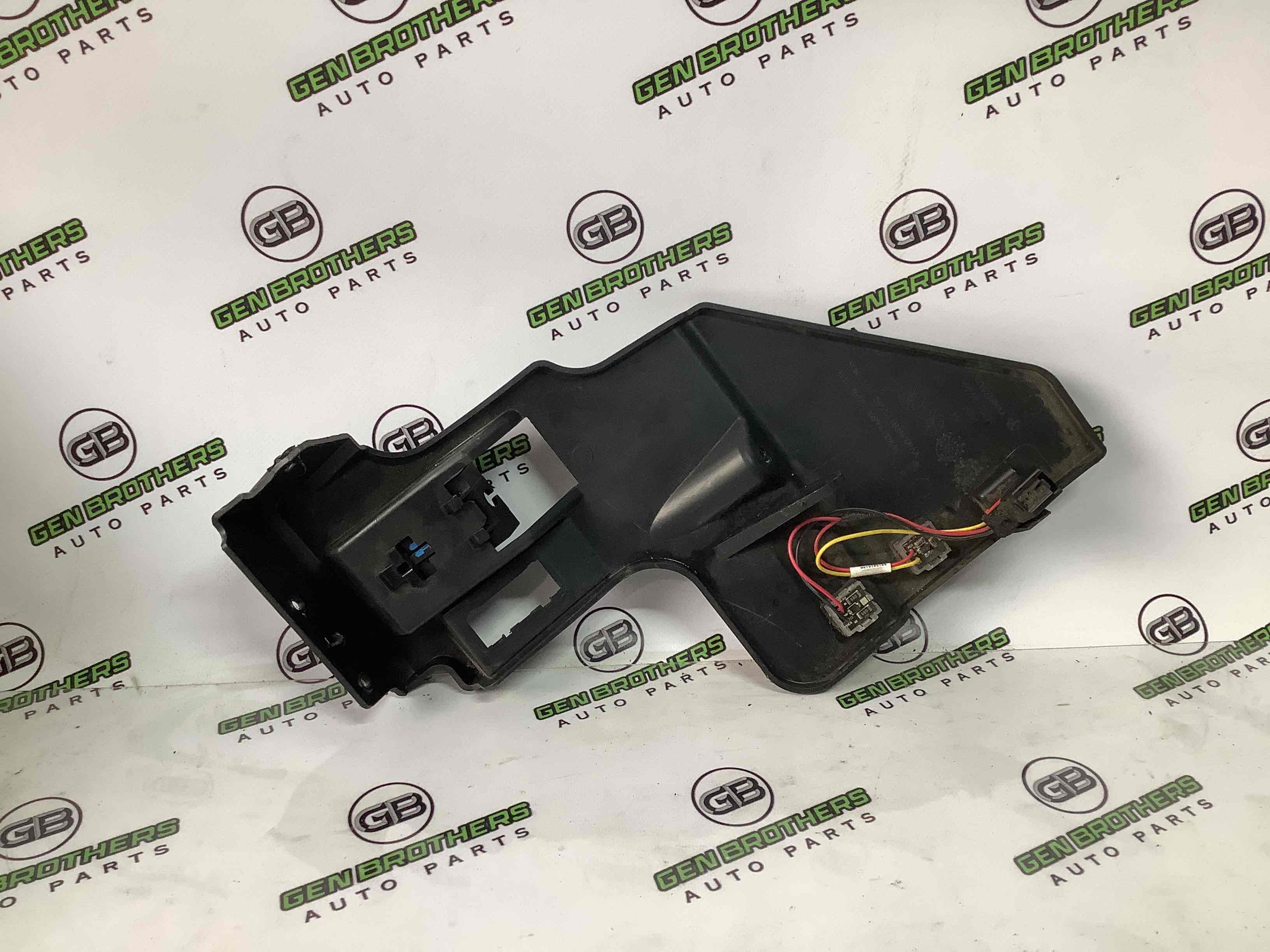 Обшивка панелі приладів торпедо