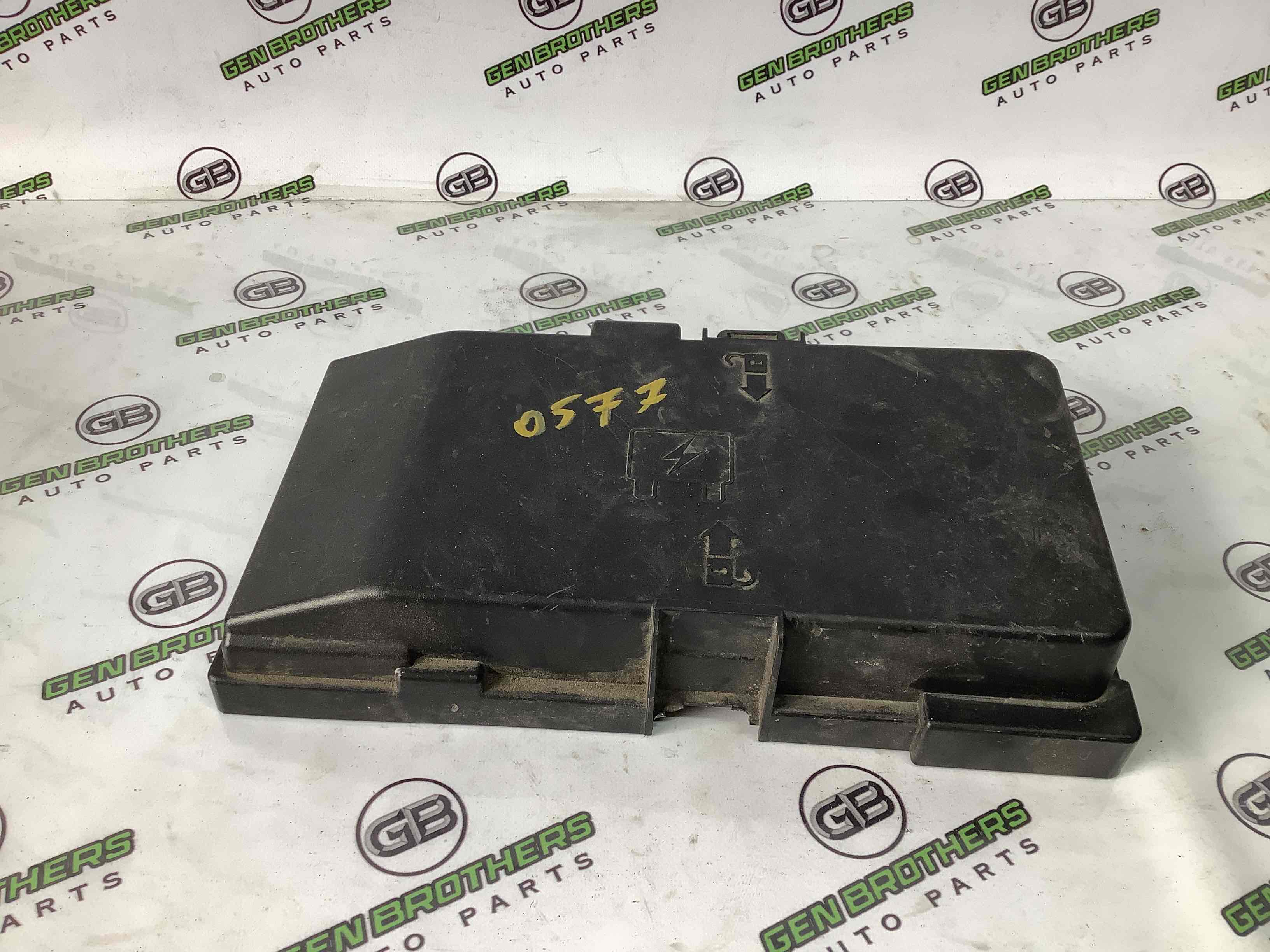 Кришка корпус блоку запобіжників