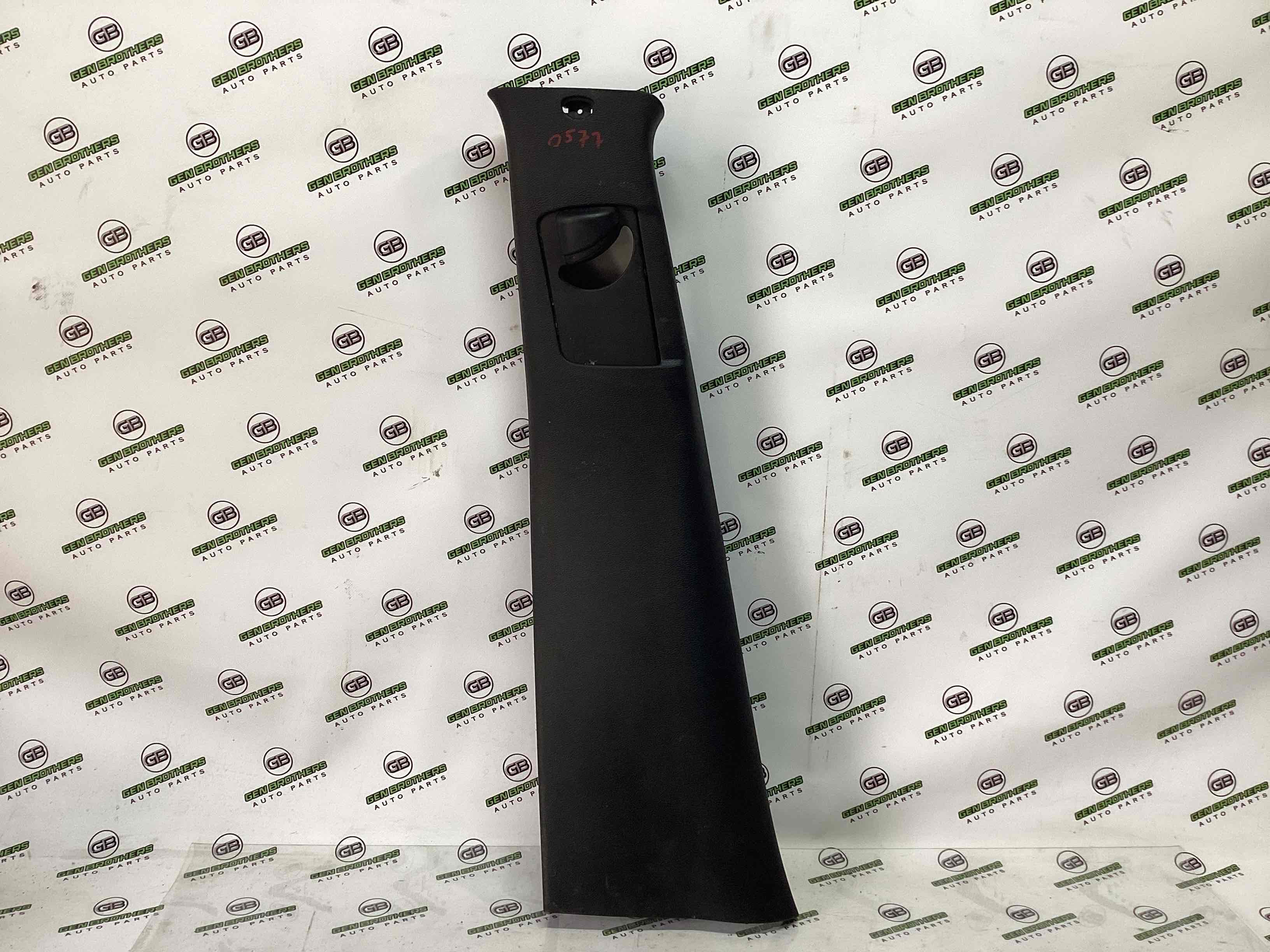 Обшивка центральної стійки ліва