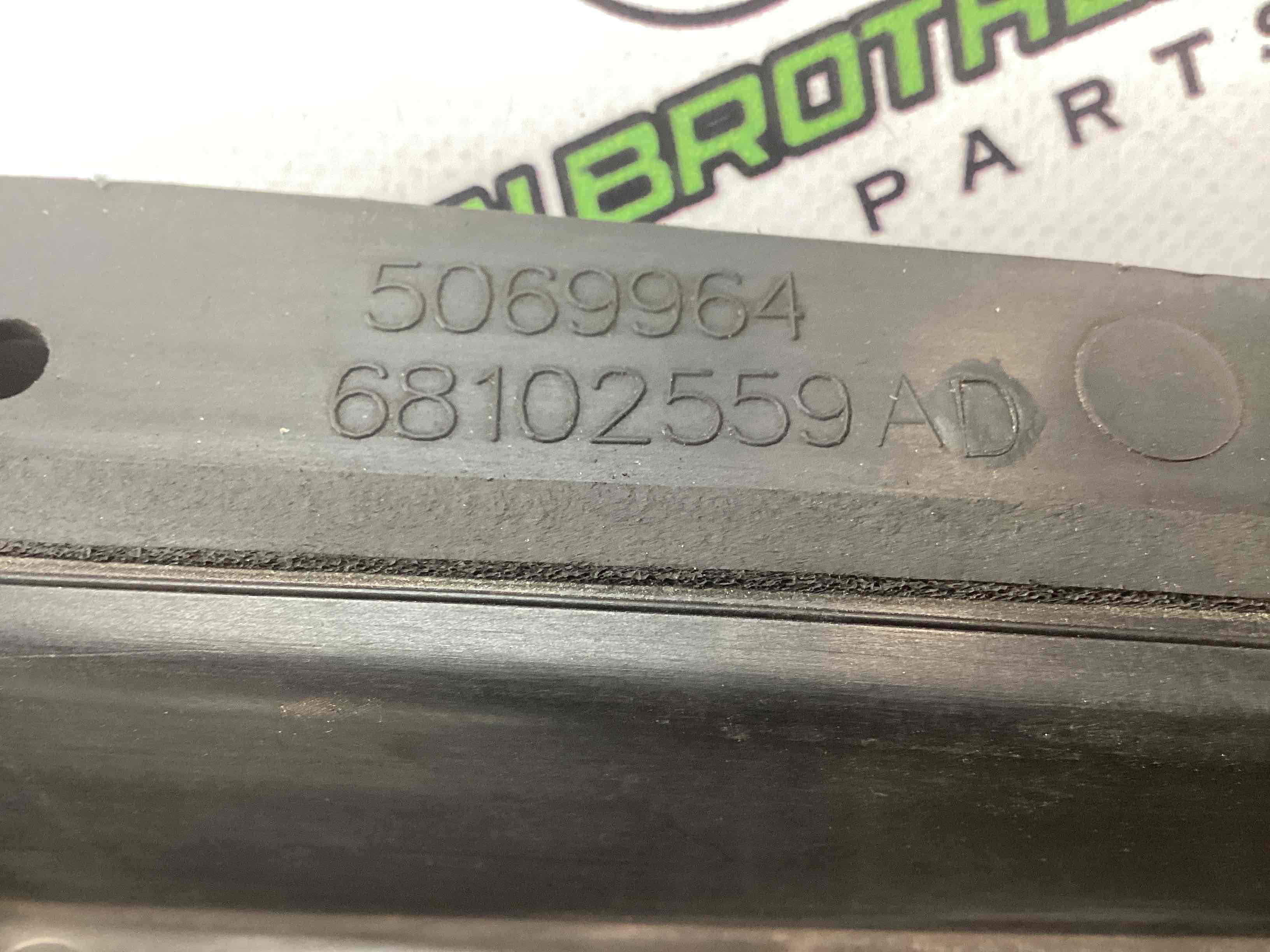 Жабо трапеції двірників, кріплення жабо