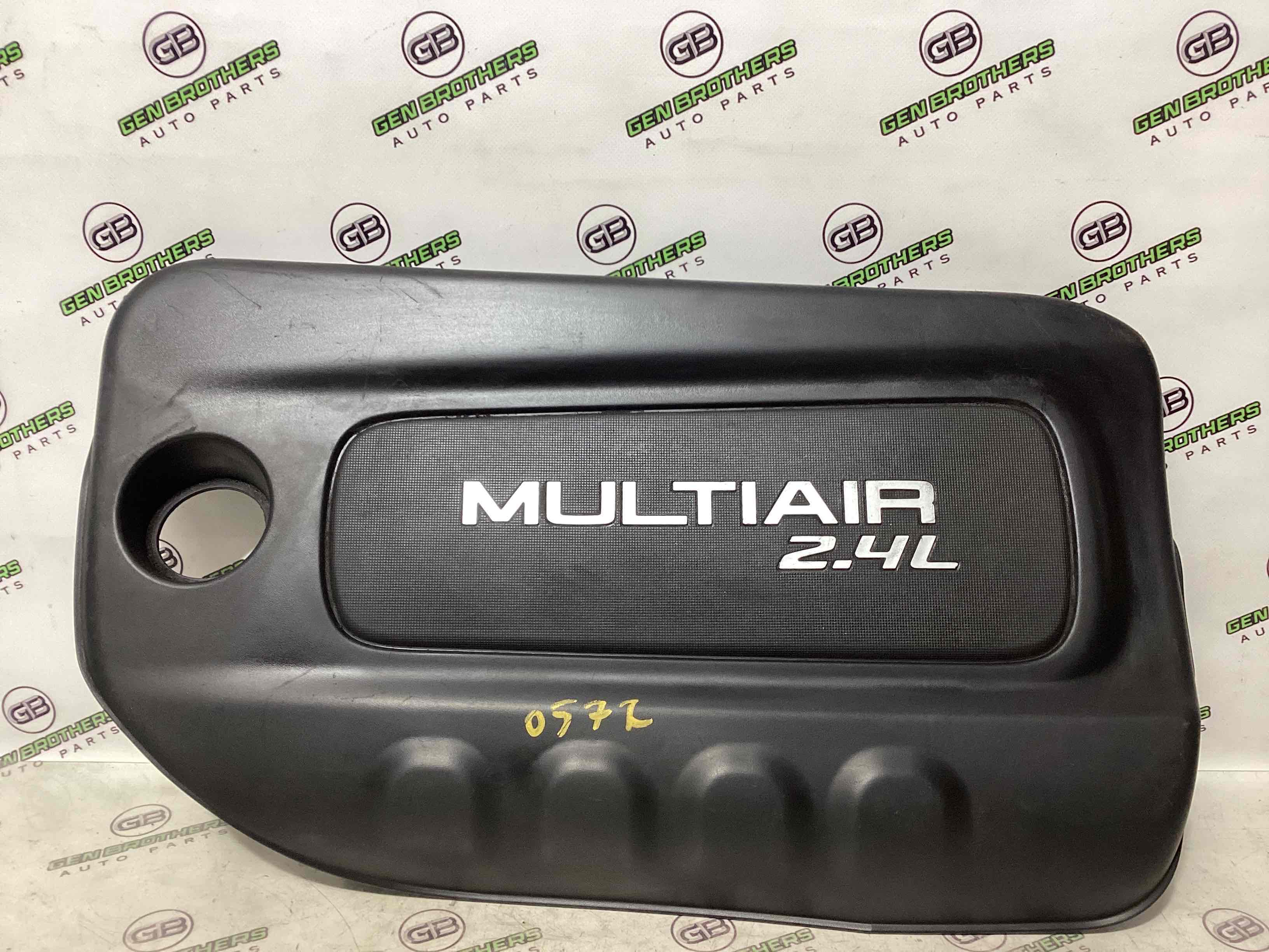 Кришка двигуна декоративна