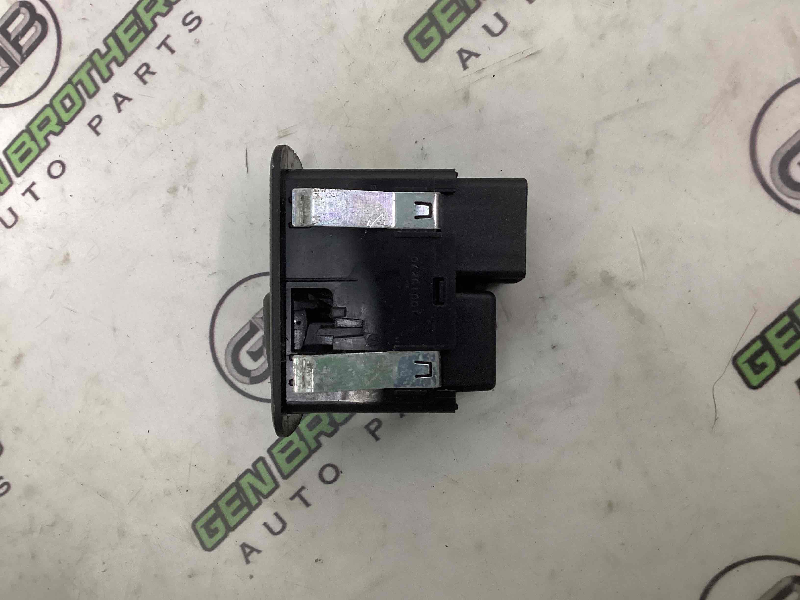 Кнопки керування склопідйомниками