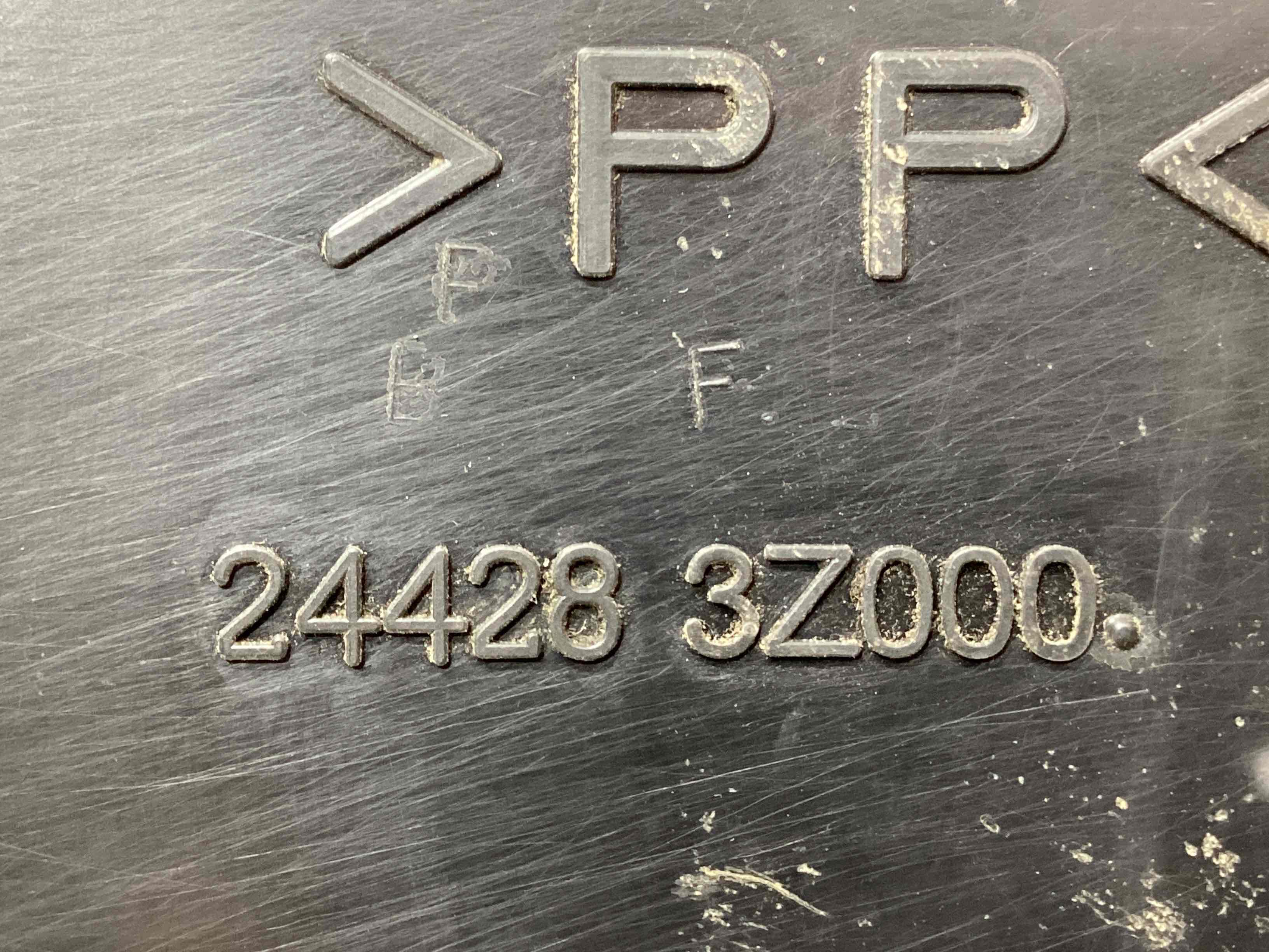 Полиця акумулятора, кришка, кріплення майданчик АКБ