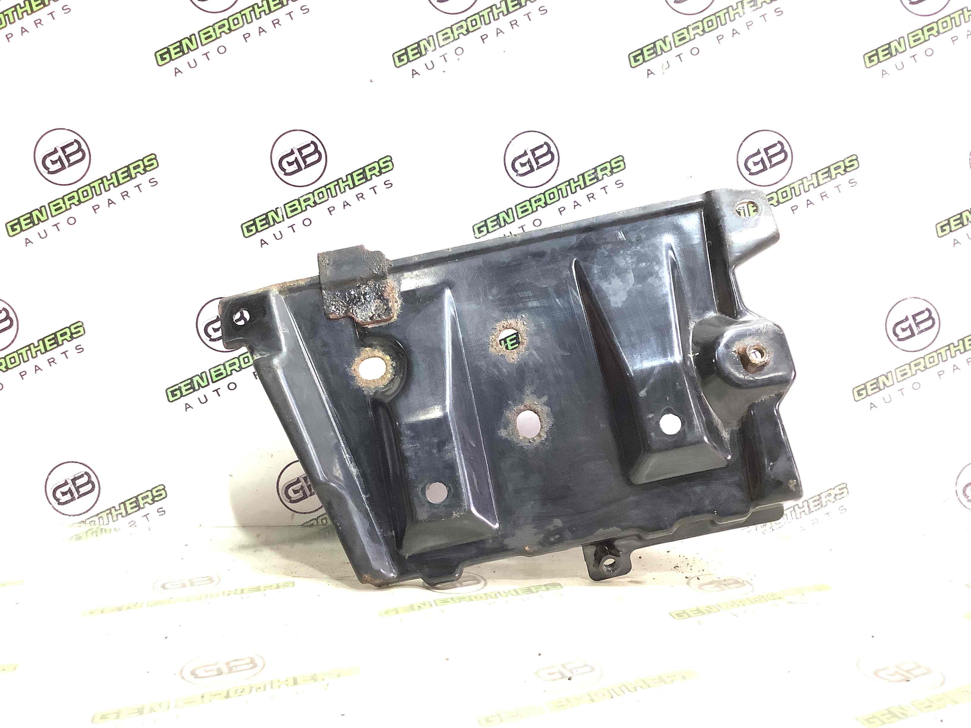 Полиця акумулятора, кришка, кріплення майданчик АКБ