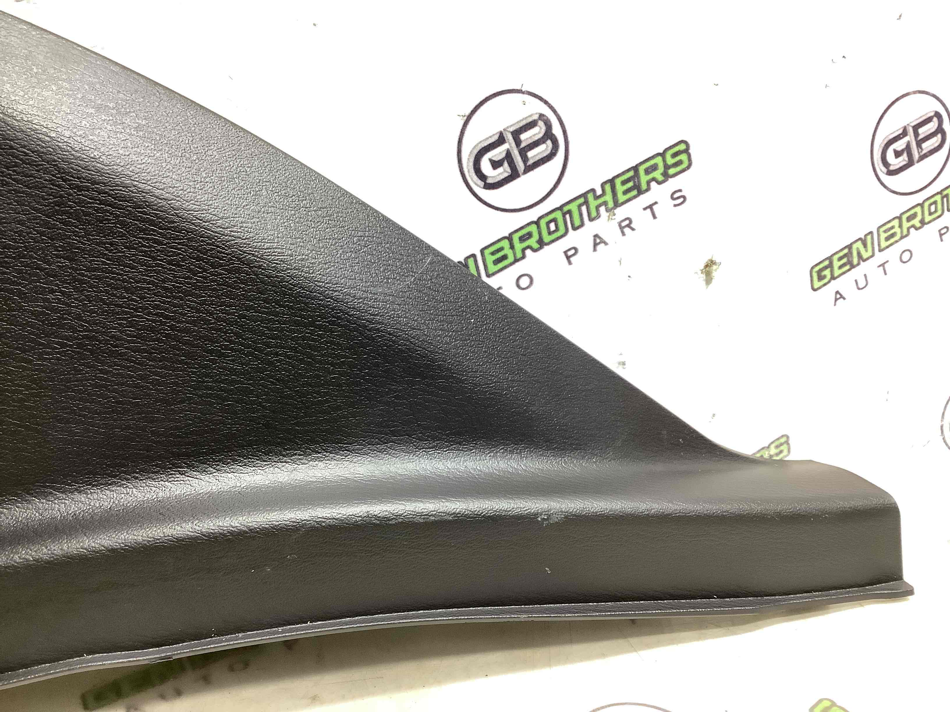 Обшивка панелі приладів торпедо