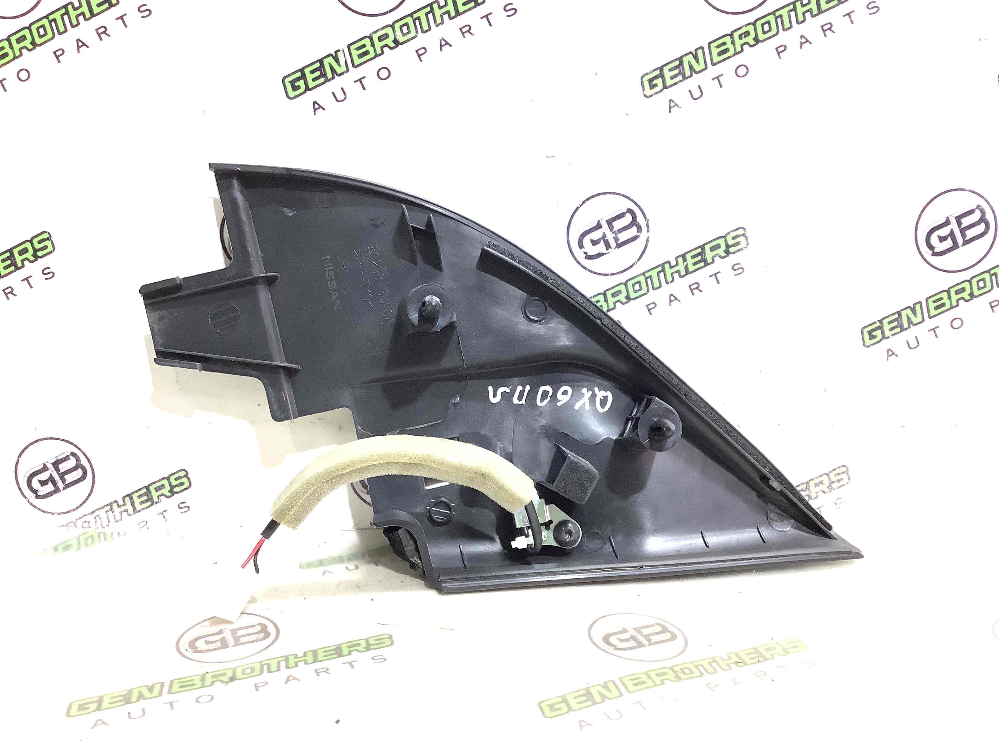 Корпус, накладка, кріплення лівого дзеркала