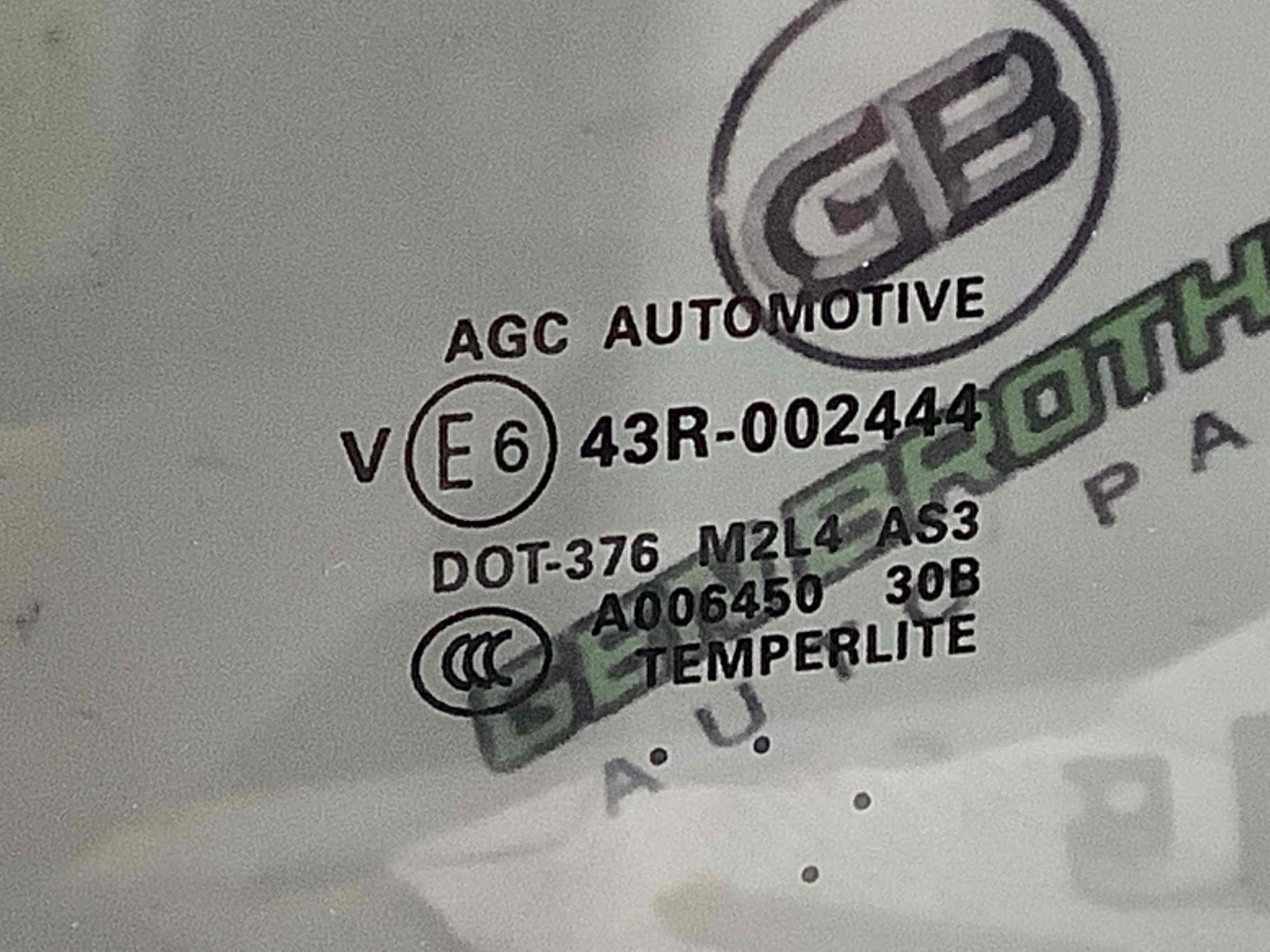 Скло заднє ліве