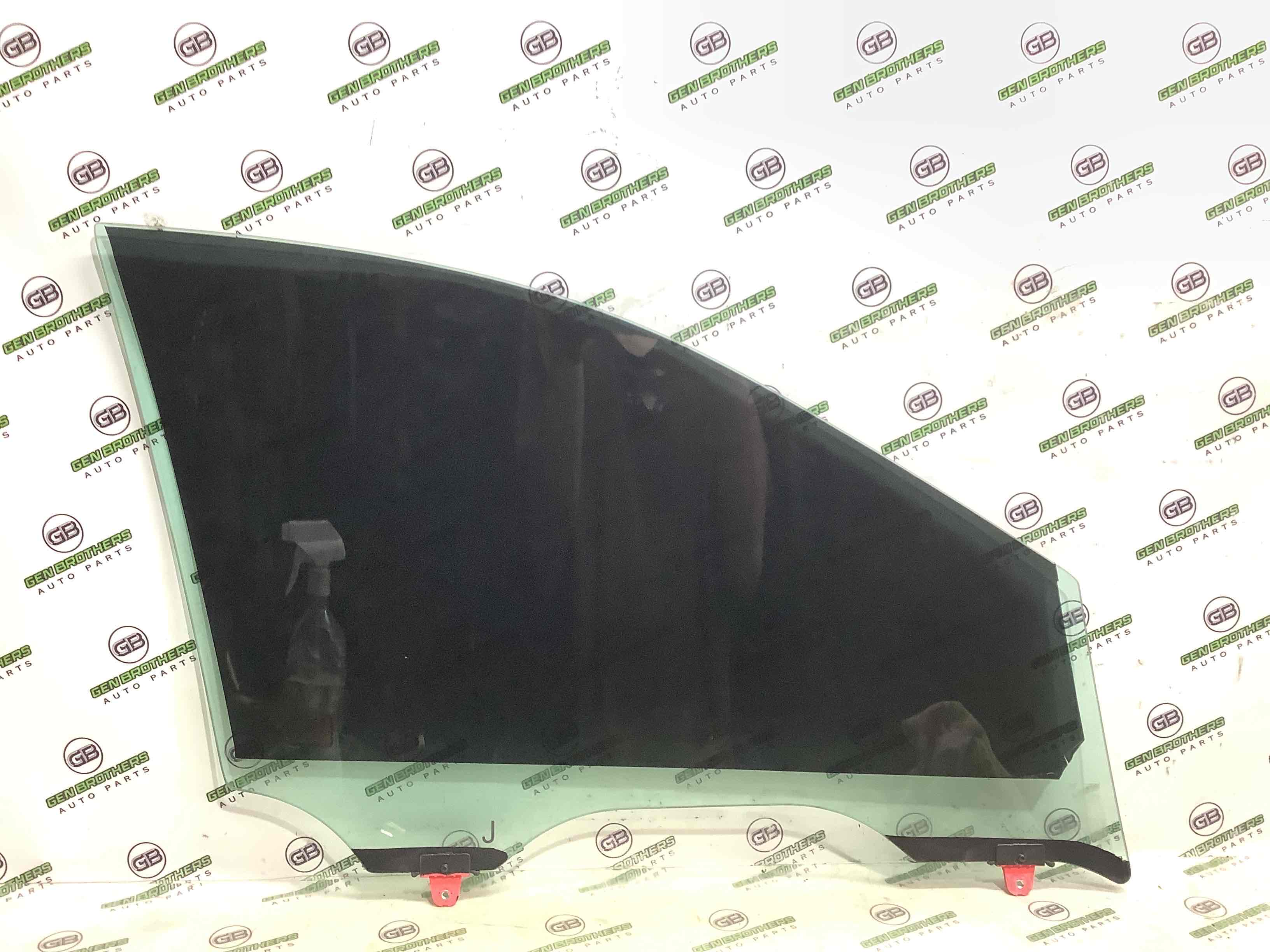 Скло переднє ліве