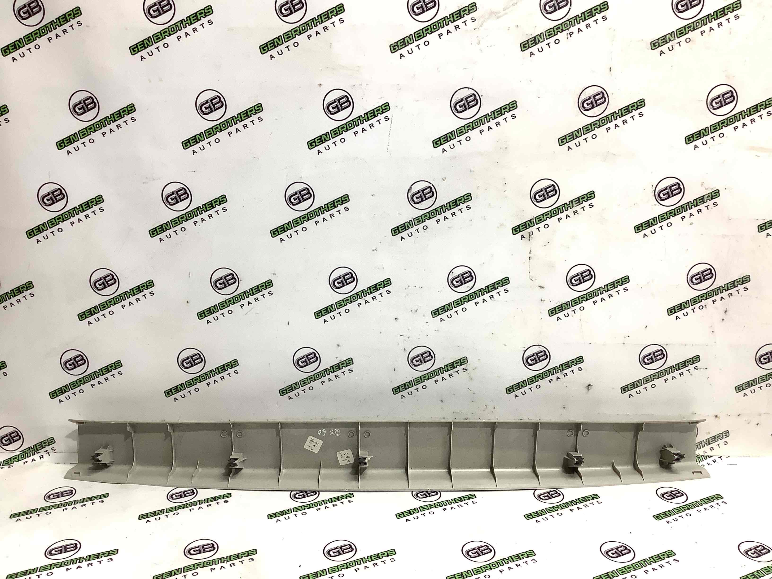 Обшивка кришки багажника