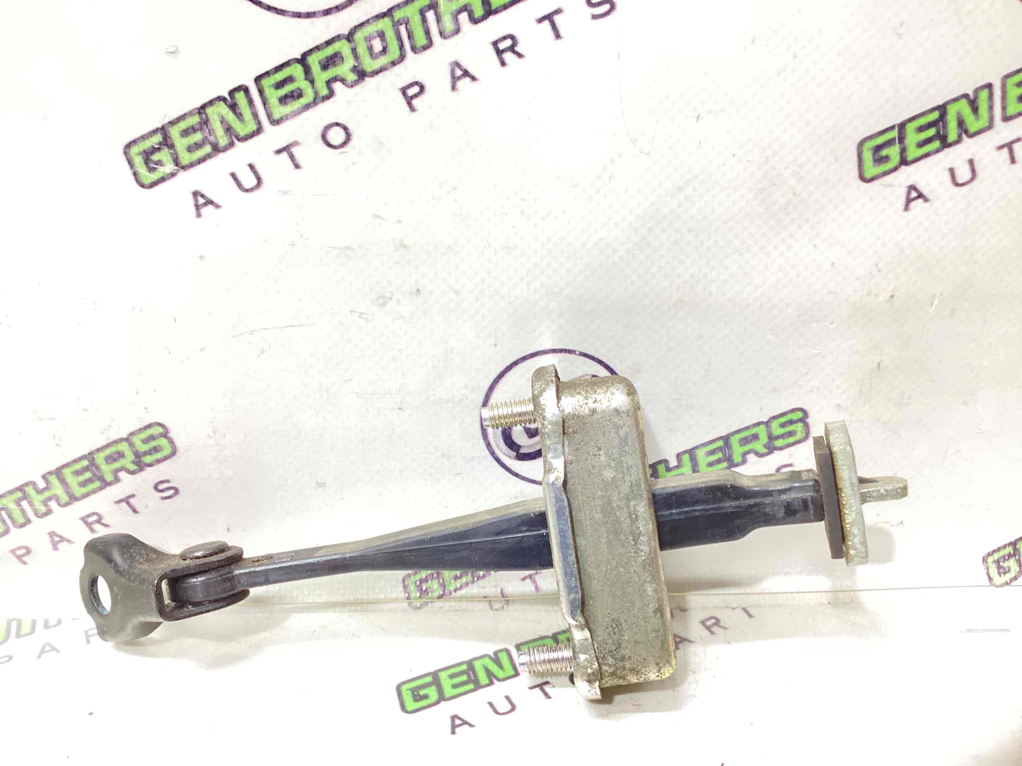 Обмежувач відчинення дверей