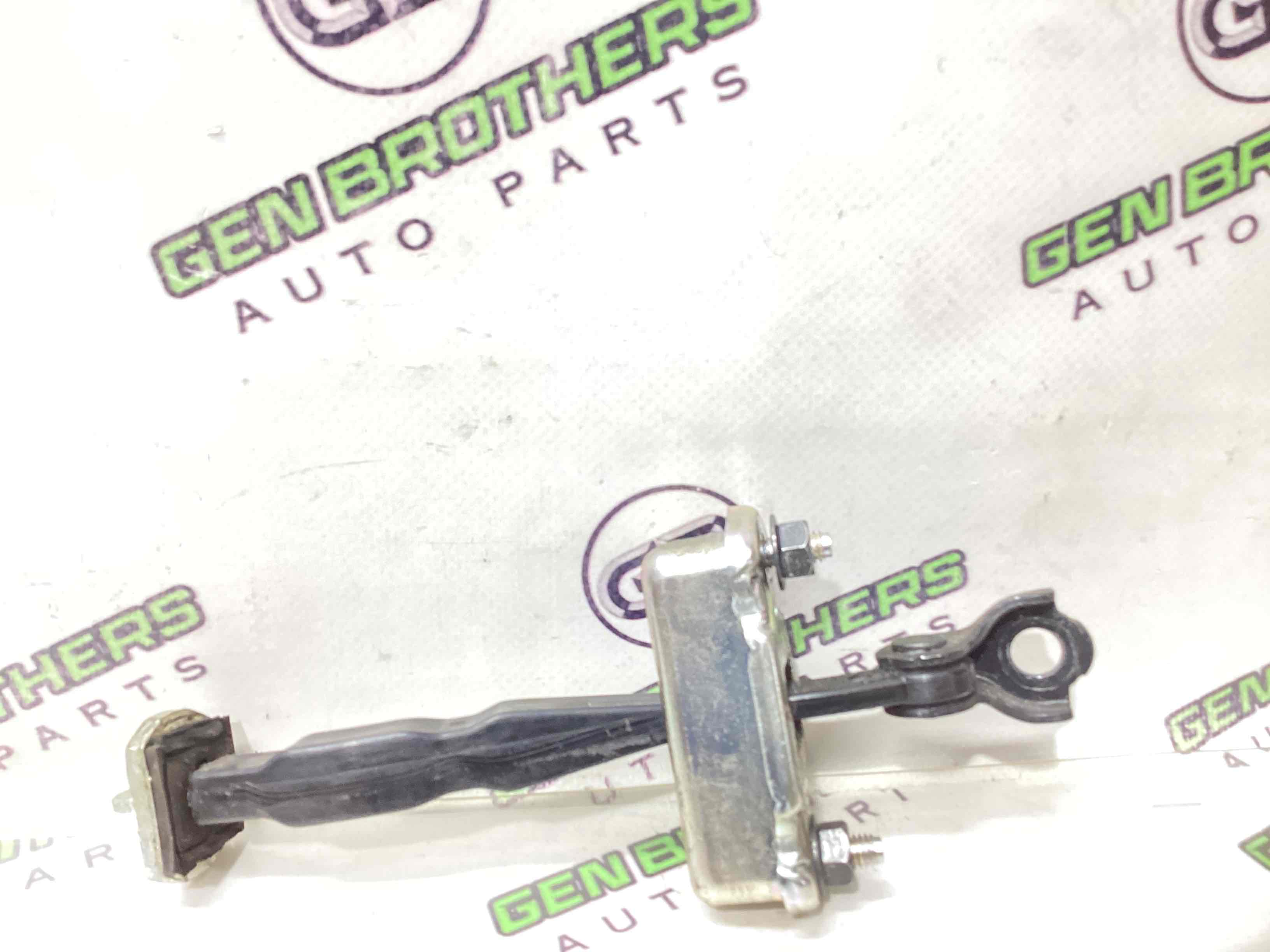 Обмежувач відчинення дверей